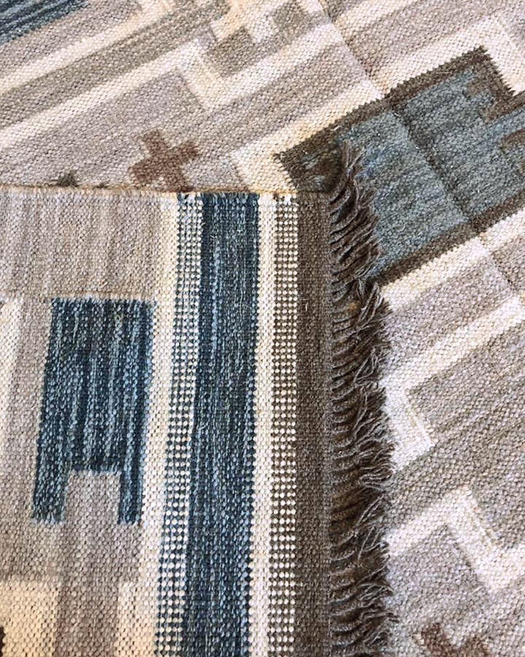 Indian Modern Hand-Woven 100% Wool Swedish-Inspired Rug For Sale