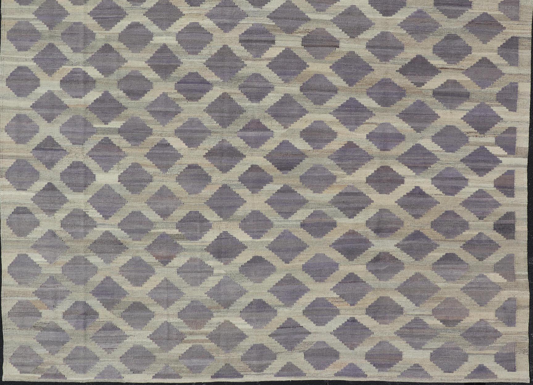Modern Hand-Woven Flatweave Kilim in Wool with All-Over Geometric Diamond Design In Excellent Condition For Sale In Atlanta, GA