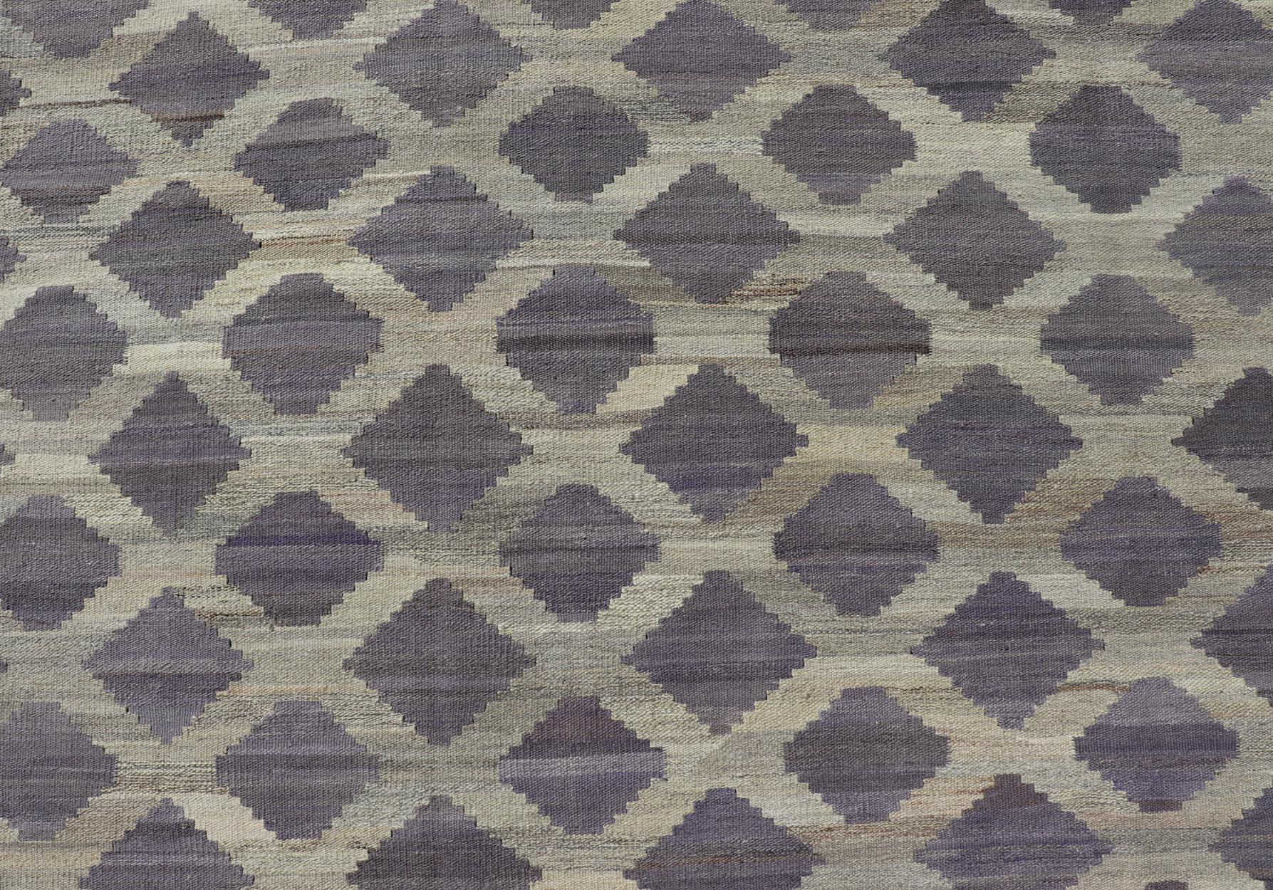 Modern Hand-Woven Flatweave Kilim in Wool with All-Over Geometric Diamond Design For Sale 4