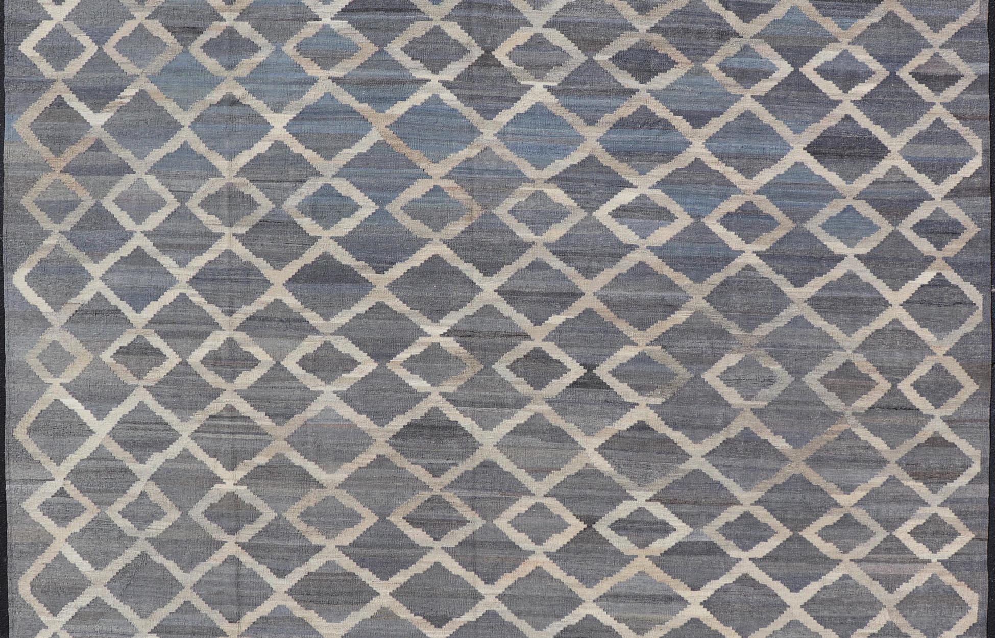 Contemporary Modern Hand-Woven Kilim in Wool with Sub-Geometric Interlocked Diamond Design For Sale