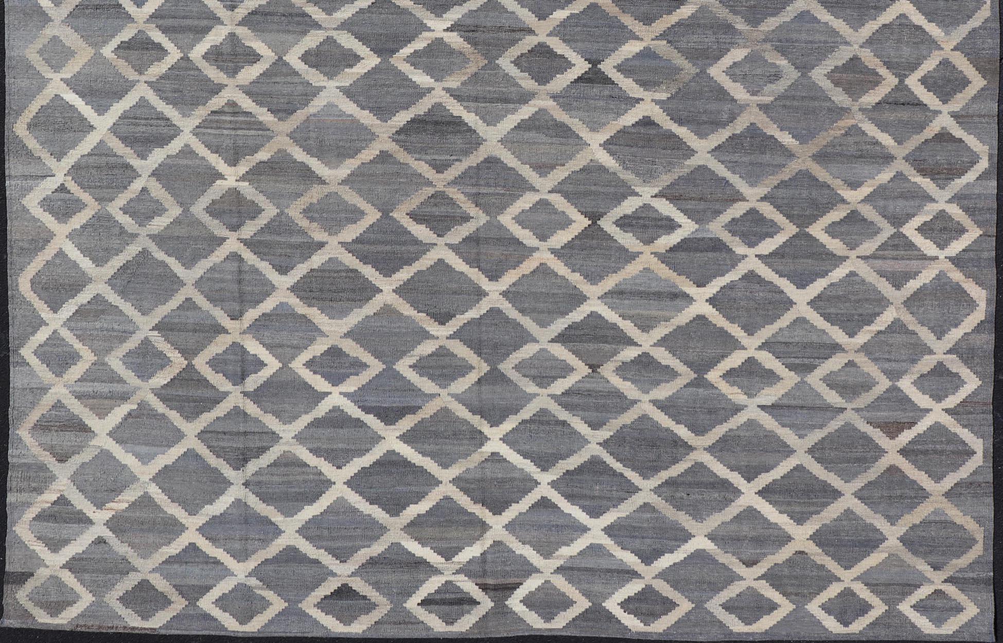 Modern Hand-Woven Kilim in Wool with Sub-Geometric Interlocked Diamond Design For Sale 1