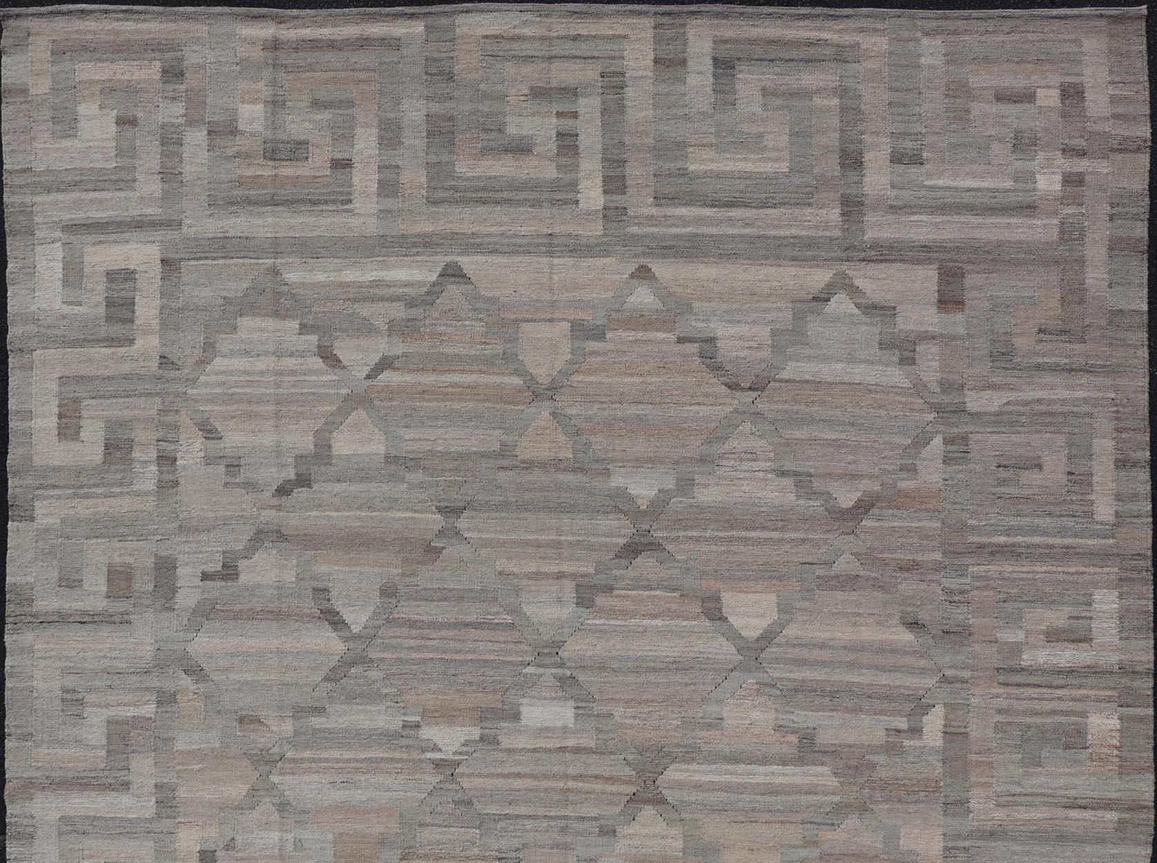 Modern Hand-Woven Kilim with Geometric Design and Greek Key Border in Wool In Excellent Condition For Sale In Atlanta, GA