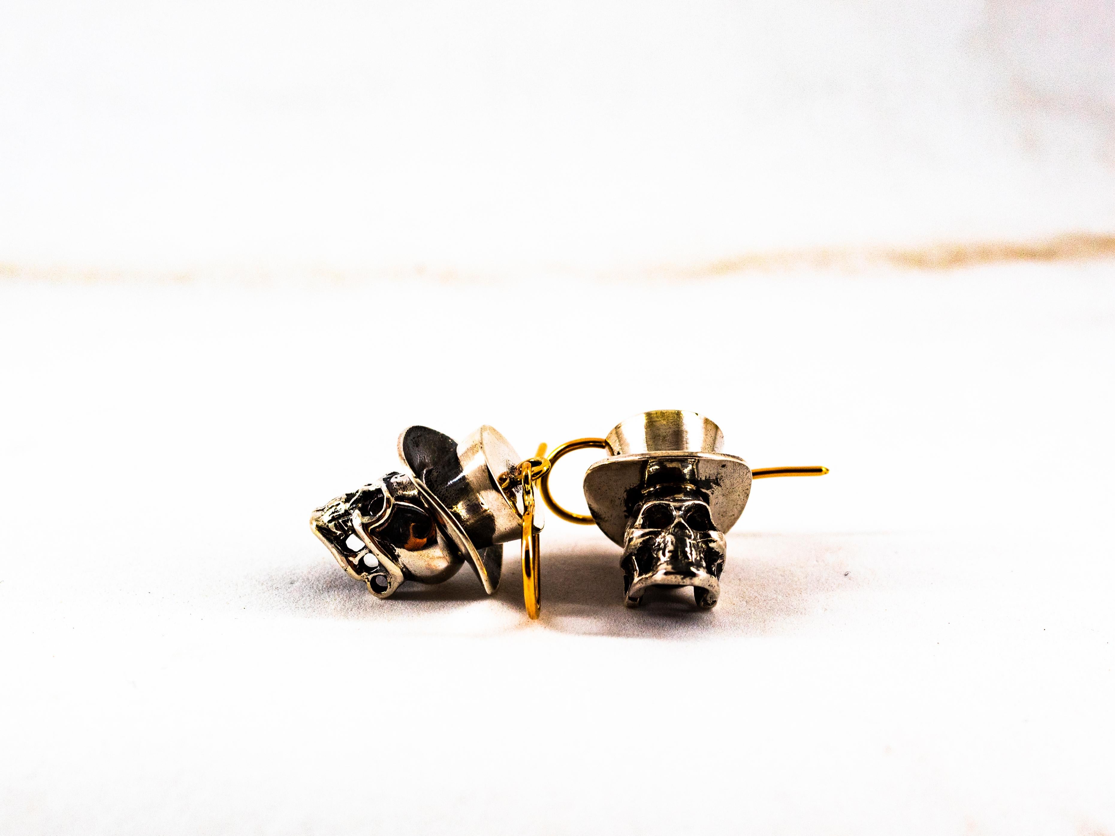 Moderne moderne handgefertigte Ohrringe aus Sterlingsilber Gelbgold mit „ Schädel“-Ohrringen im Angebot 13