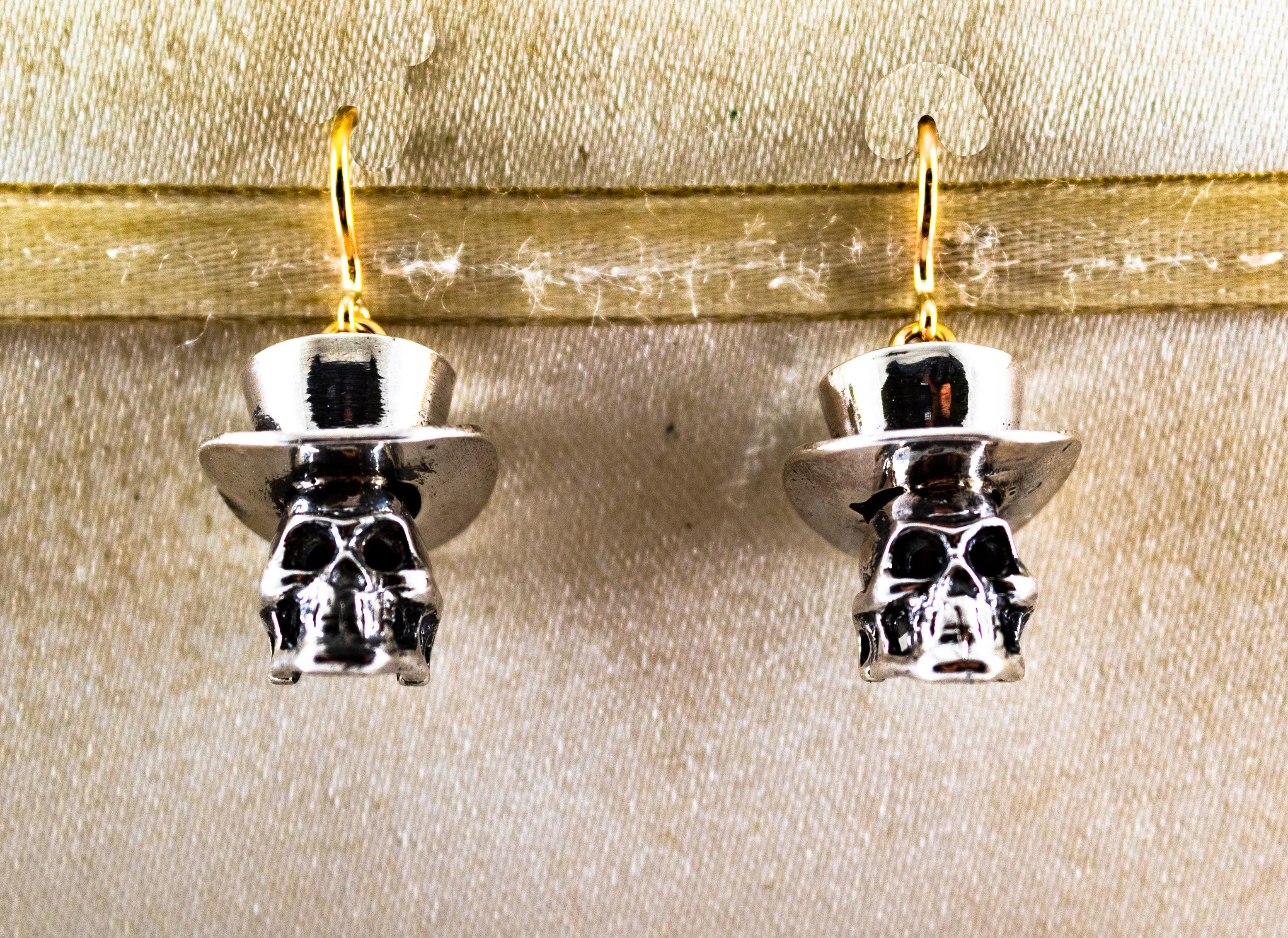Moderne moderne handgefertigte Ohrringe aus Sterlingsilber Gelbgold mit „ Schädel“-Ohrringen im Zustand „Neu“ im Angebot in Naples, IT