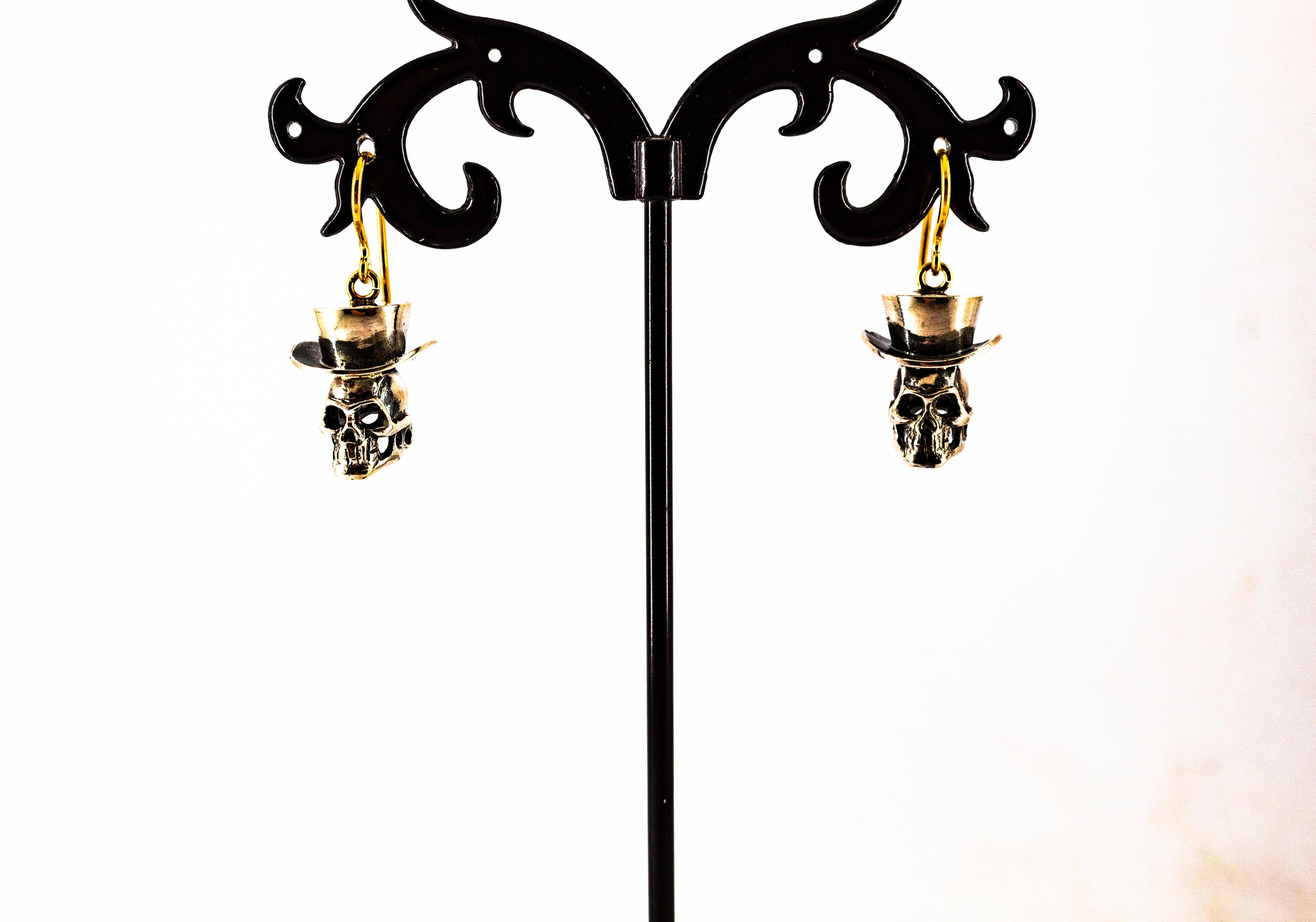 Moderne moderne handgefertigte Ohrringe aus Sterlingsilber Gelbgold mit „ Schädel“-Ohrringen im Angebot 4