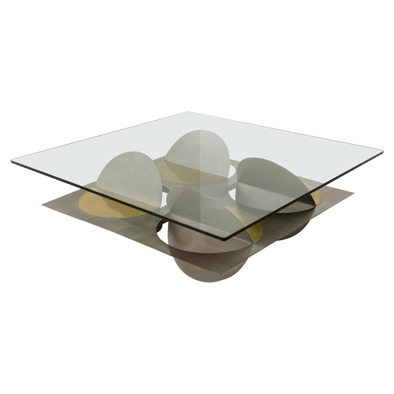 Geometrischer couchtisch metall edelstahl messing glas oben by Ana Volante