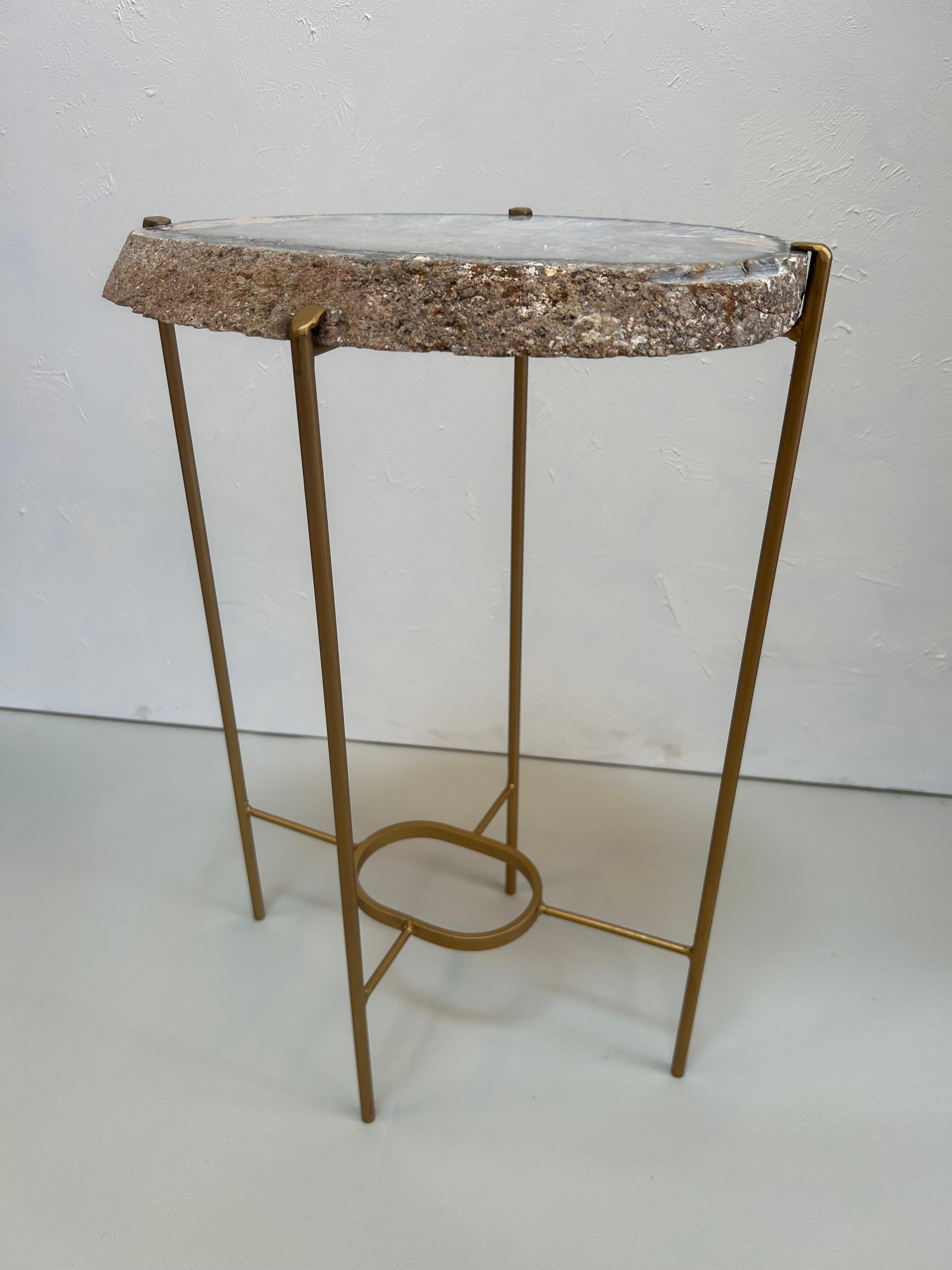 Organico moderno Tavolo da bere moderno in geode realizzato a mano in vendita