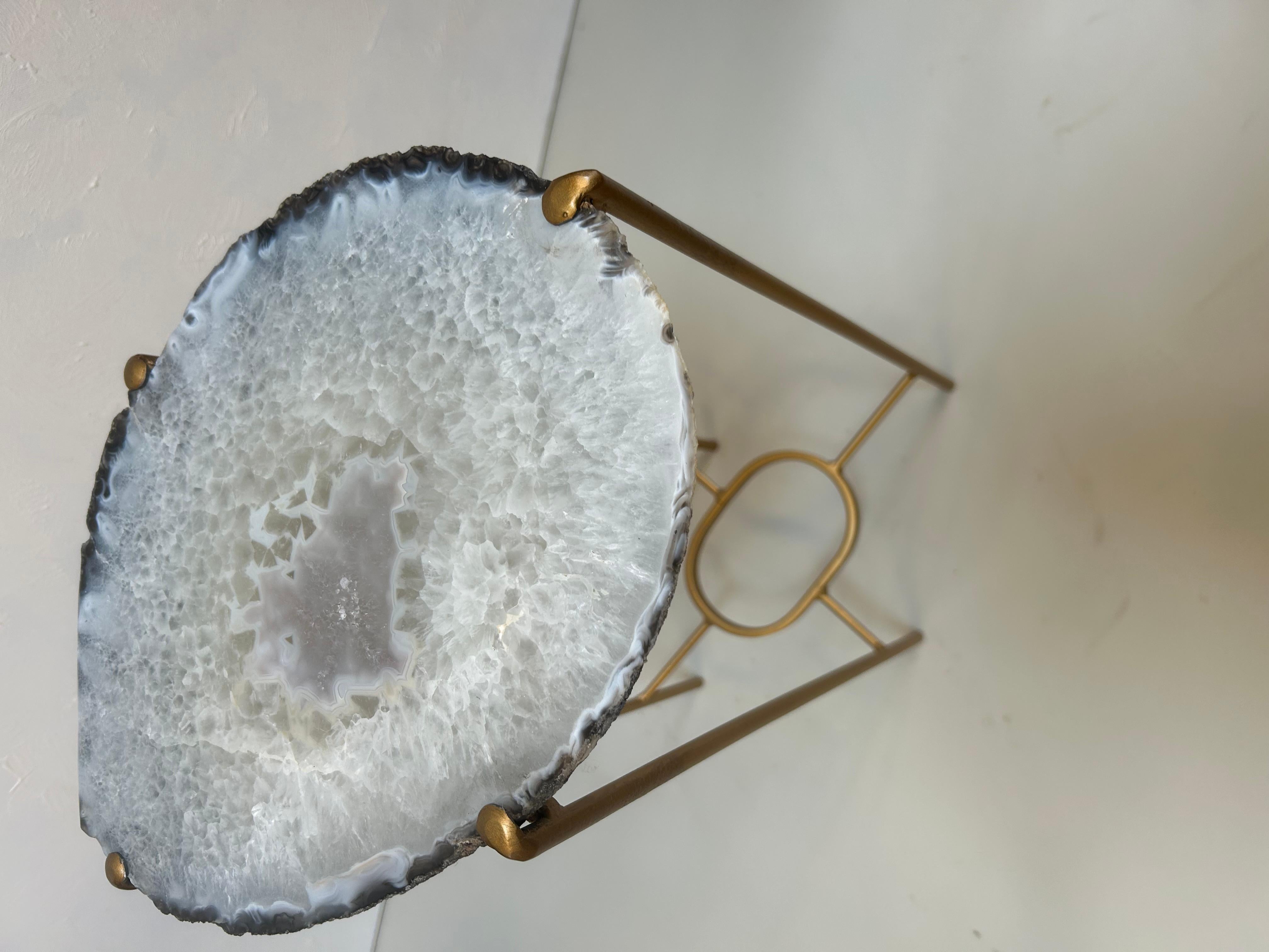Américain Table à boire moderne en géode fabriquée à la main en vente