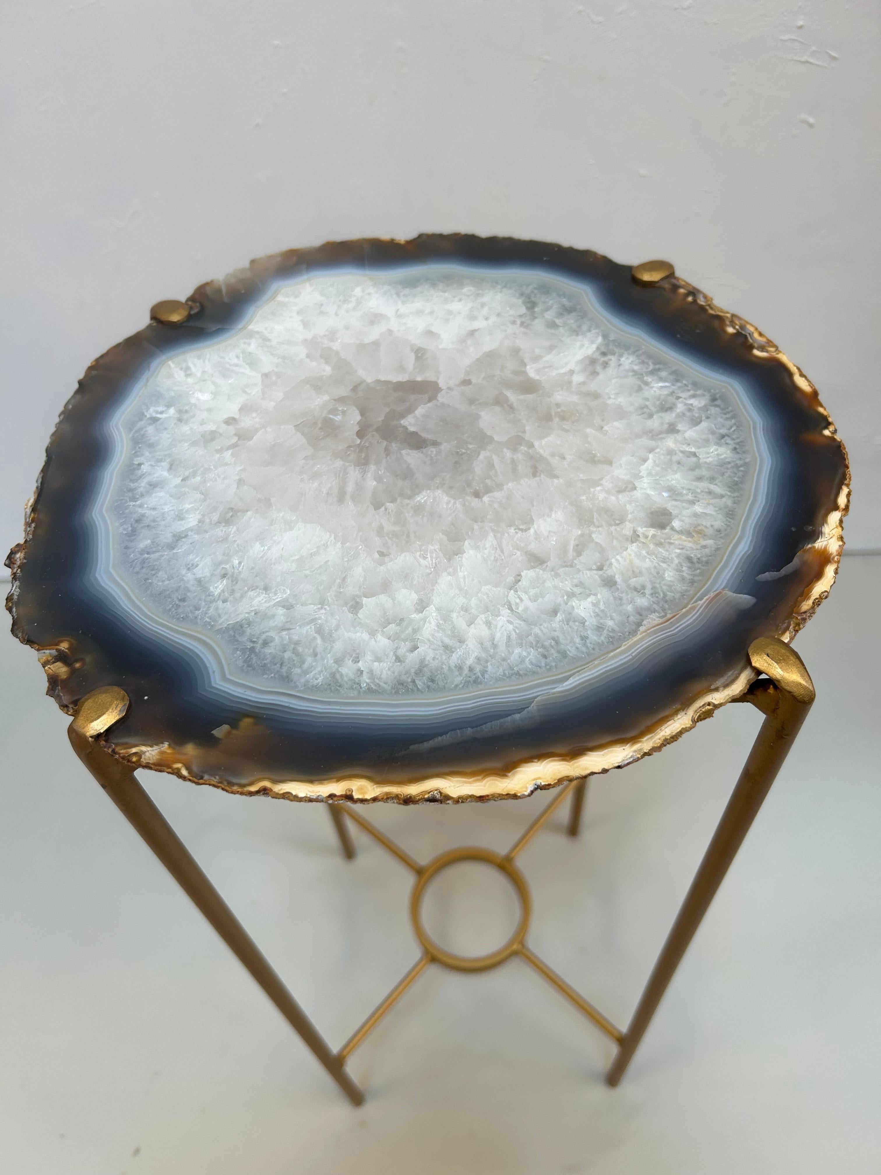 Américain Table à boire moderne en géode fabriquée à la main en vente