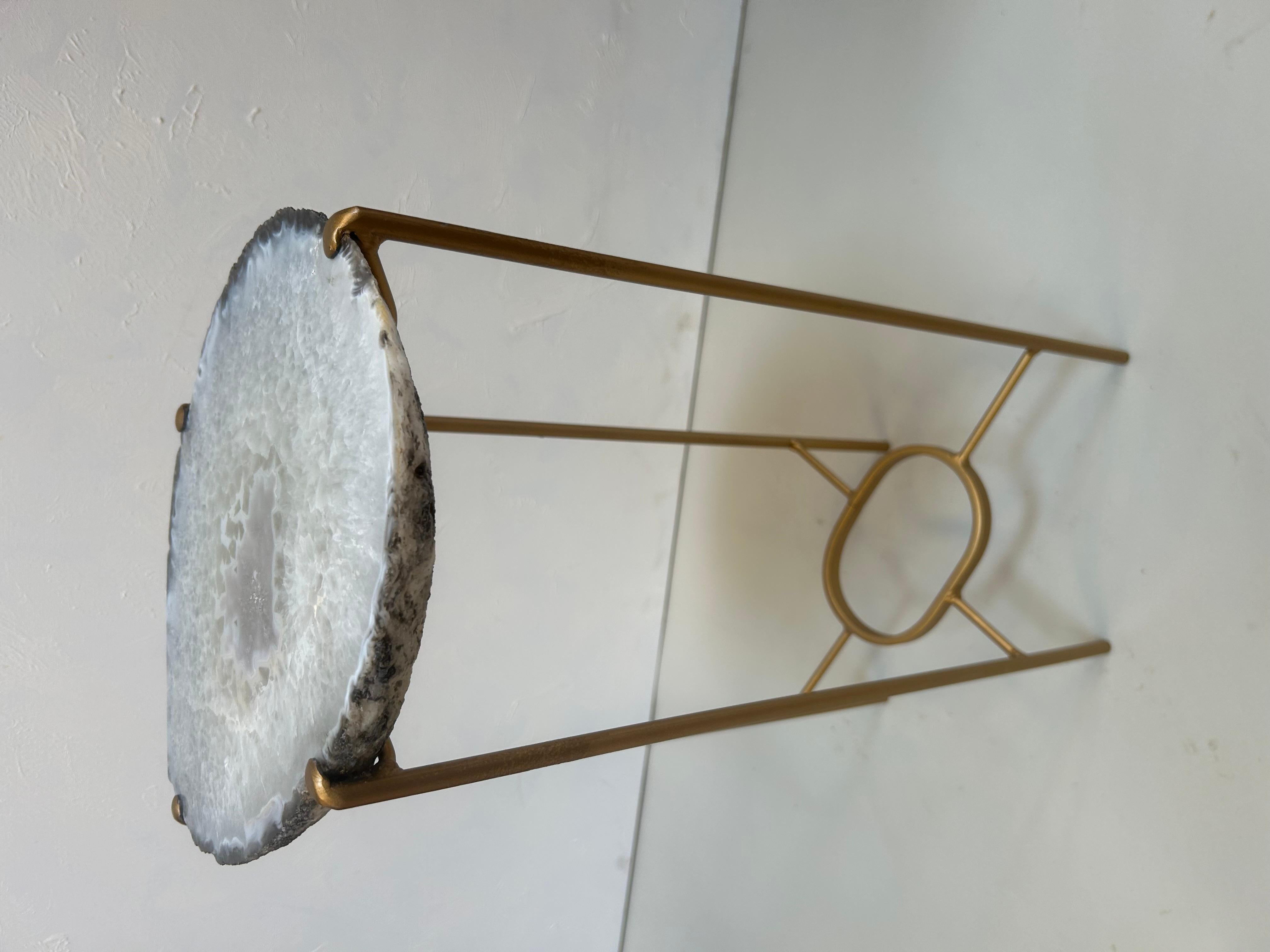 Doré Table à boire moderne en géode fabriquée à la main en vente