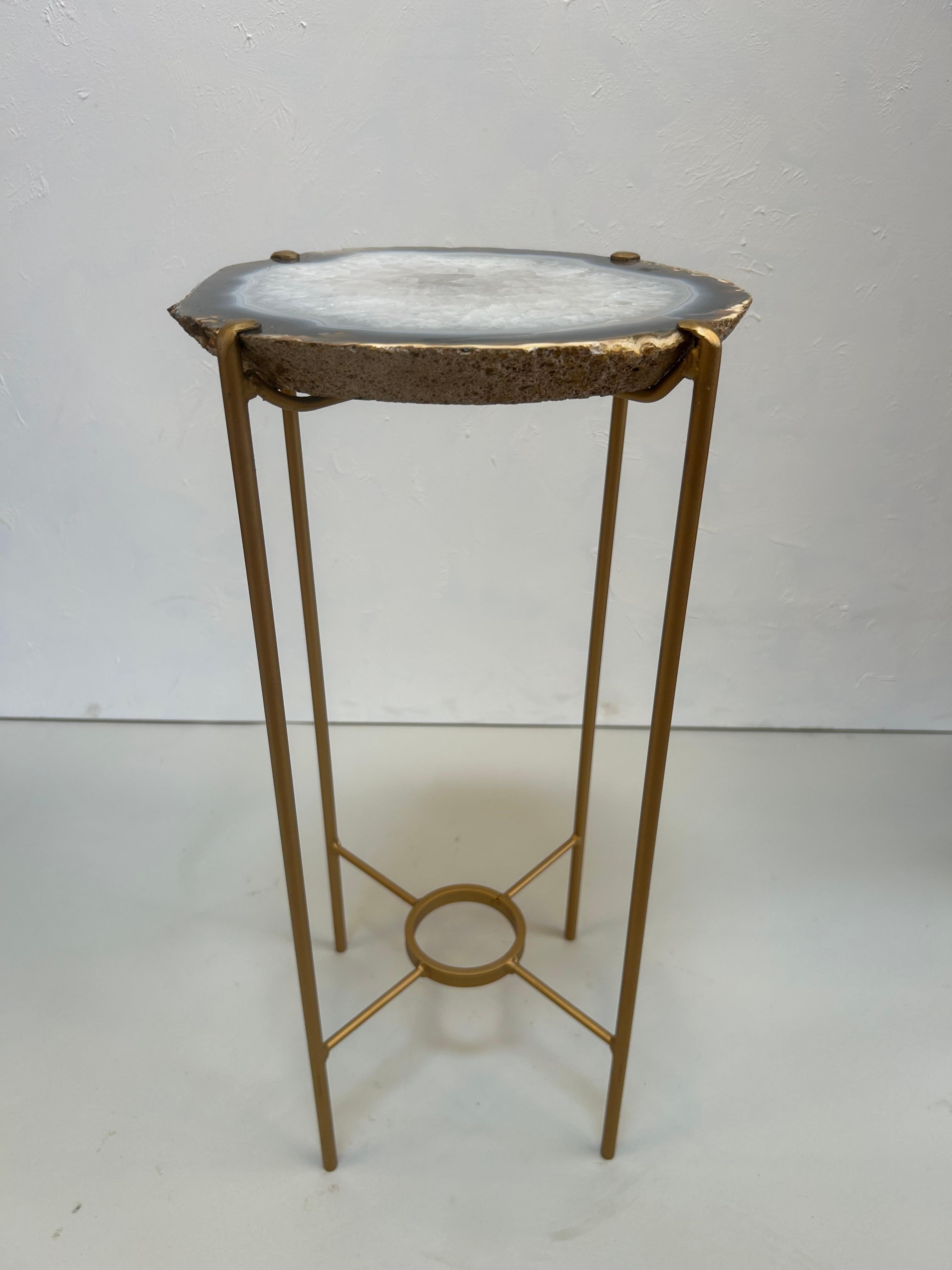 Doré Table à boire moderne en géode fabriquée à la main en vente