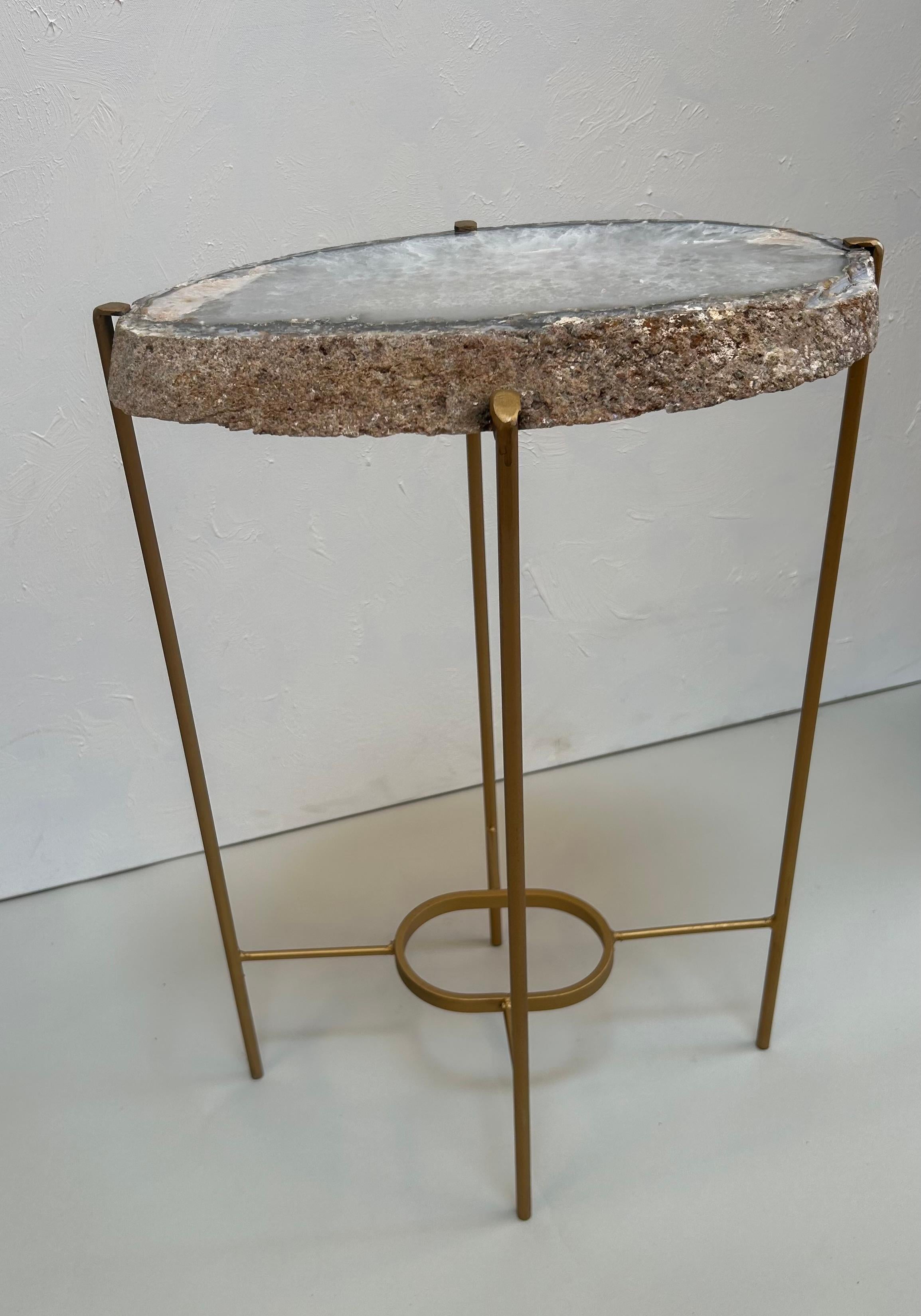 Doré Table à boire moderne en géode fabriquée à la main en vente