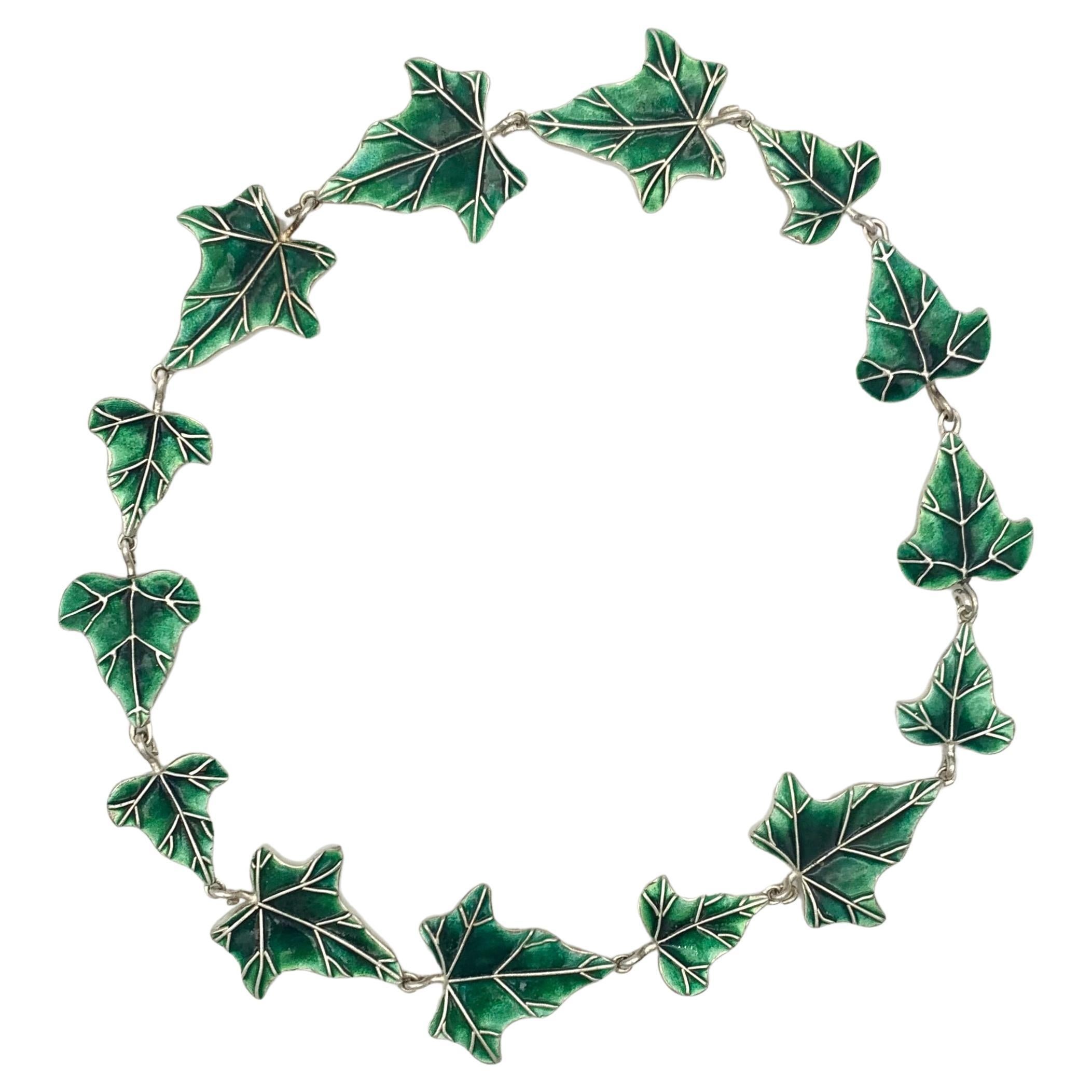 Moderne handgefertigte Efeublätter-Halskette aus Sterlingsilber  Grüne Emaille