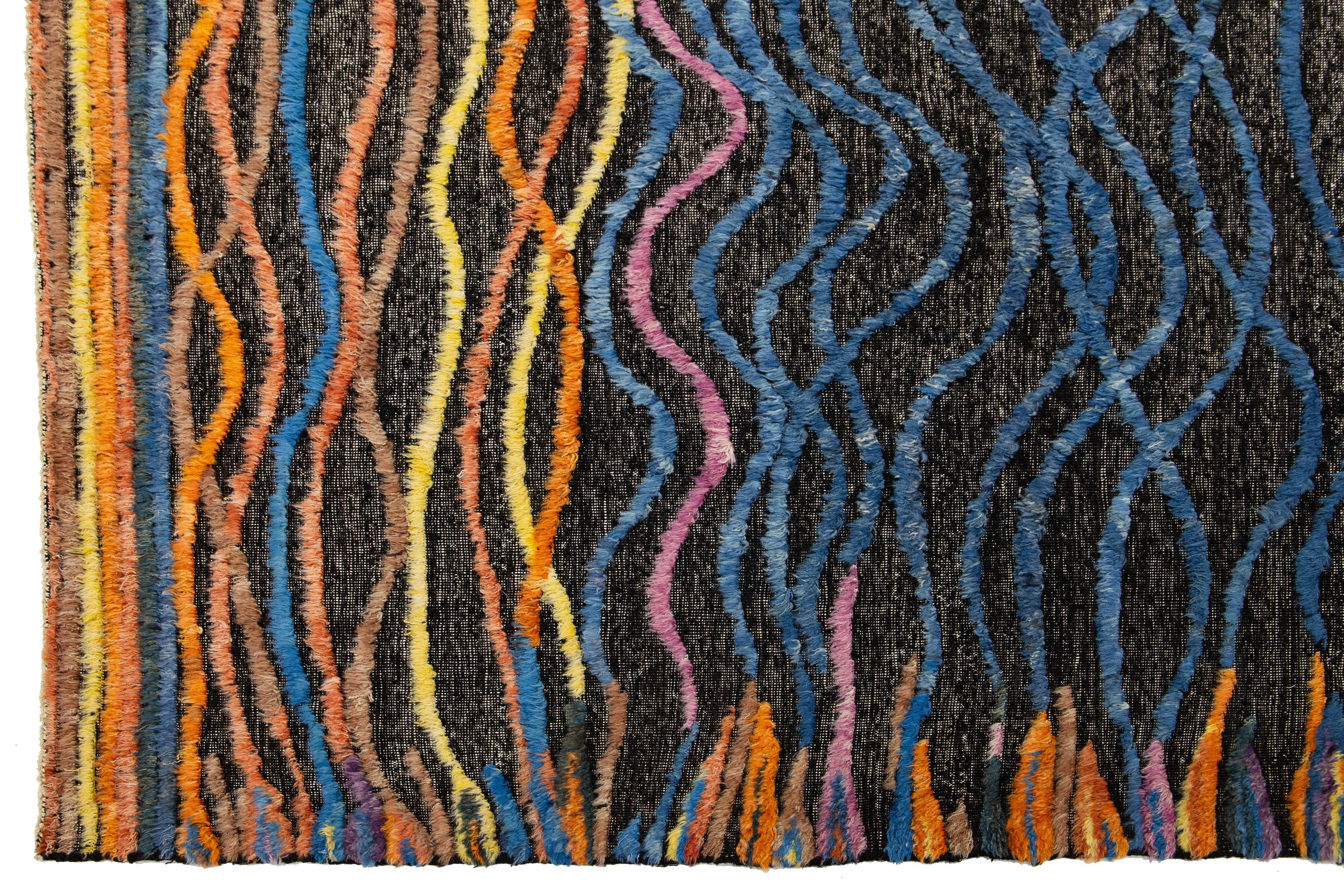 Alfombra Moderna de Lana Estilo Marroquí Hecha a Mano con Diseño Abstracto Multicolor Siglo XXI y contemporáneo en venta
