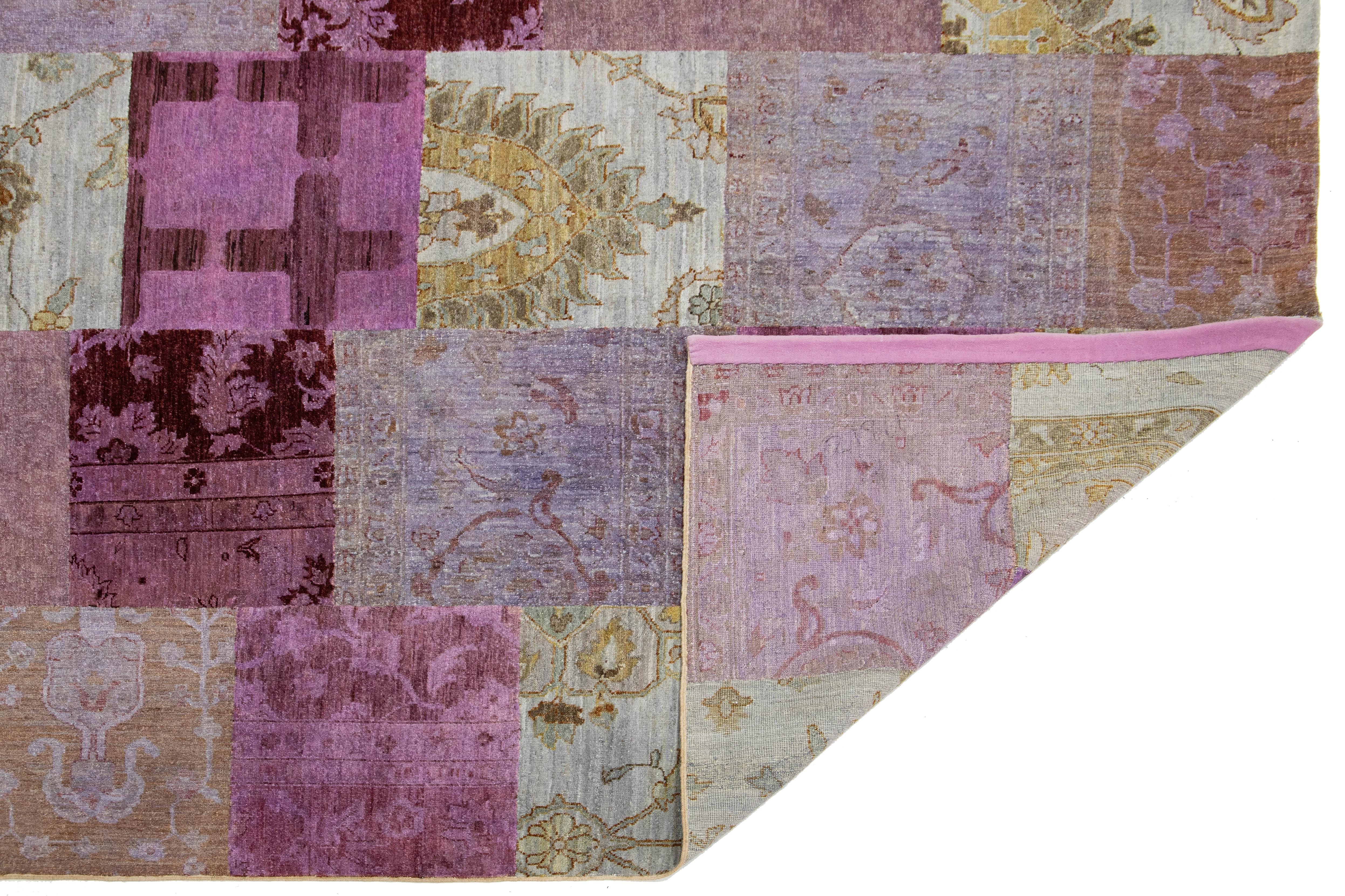 Moderner handgefertigter Patchwork-Teppich aus Wolle in Rosa (Moderne der Mitte des Jahrhunderts) im Angebot