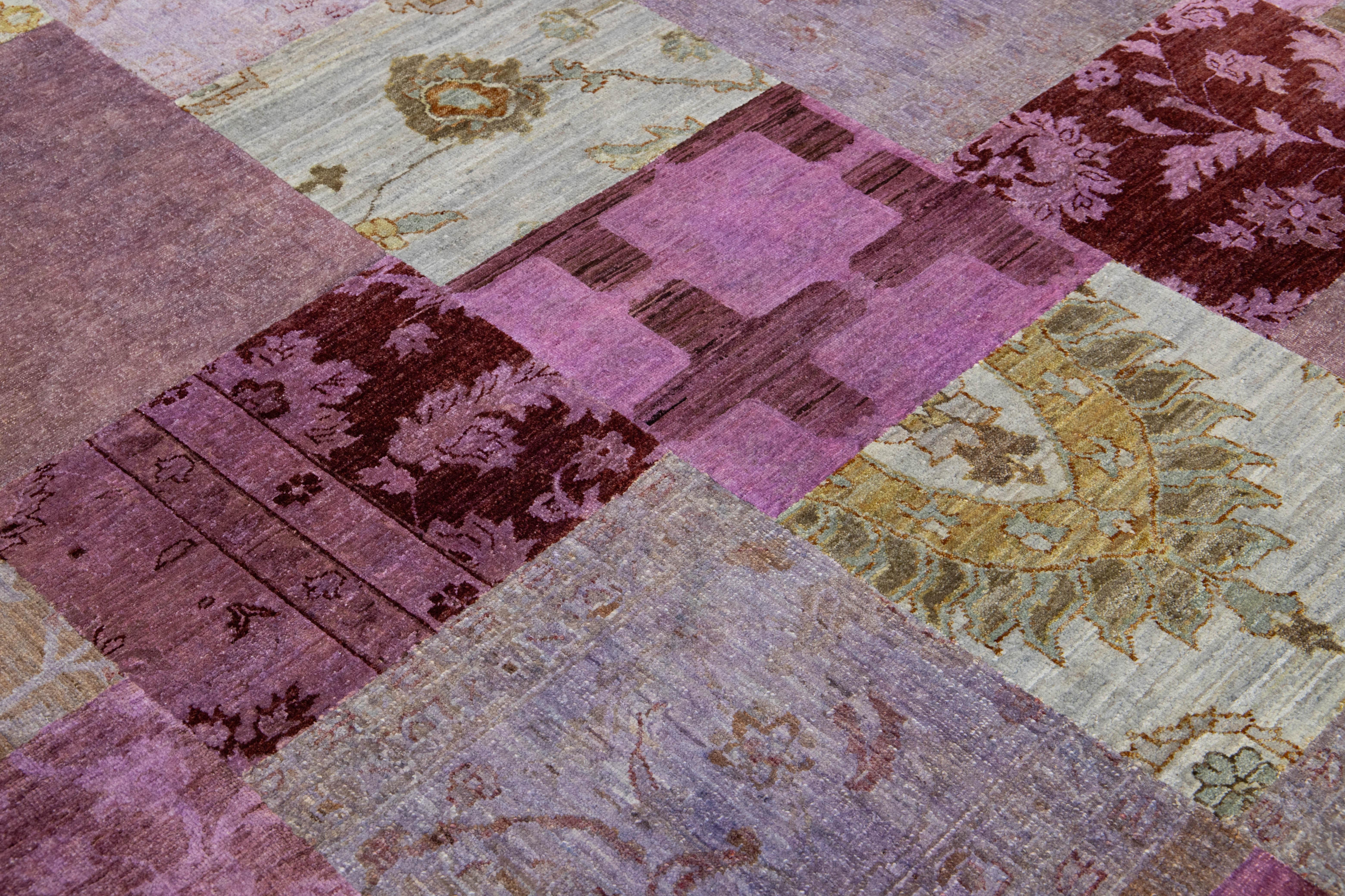 Moderner handgefertigter Patchwork-Teppich aus Wolle in Rosa (Handgeknüpft) im Angebot