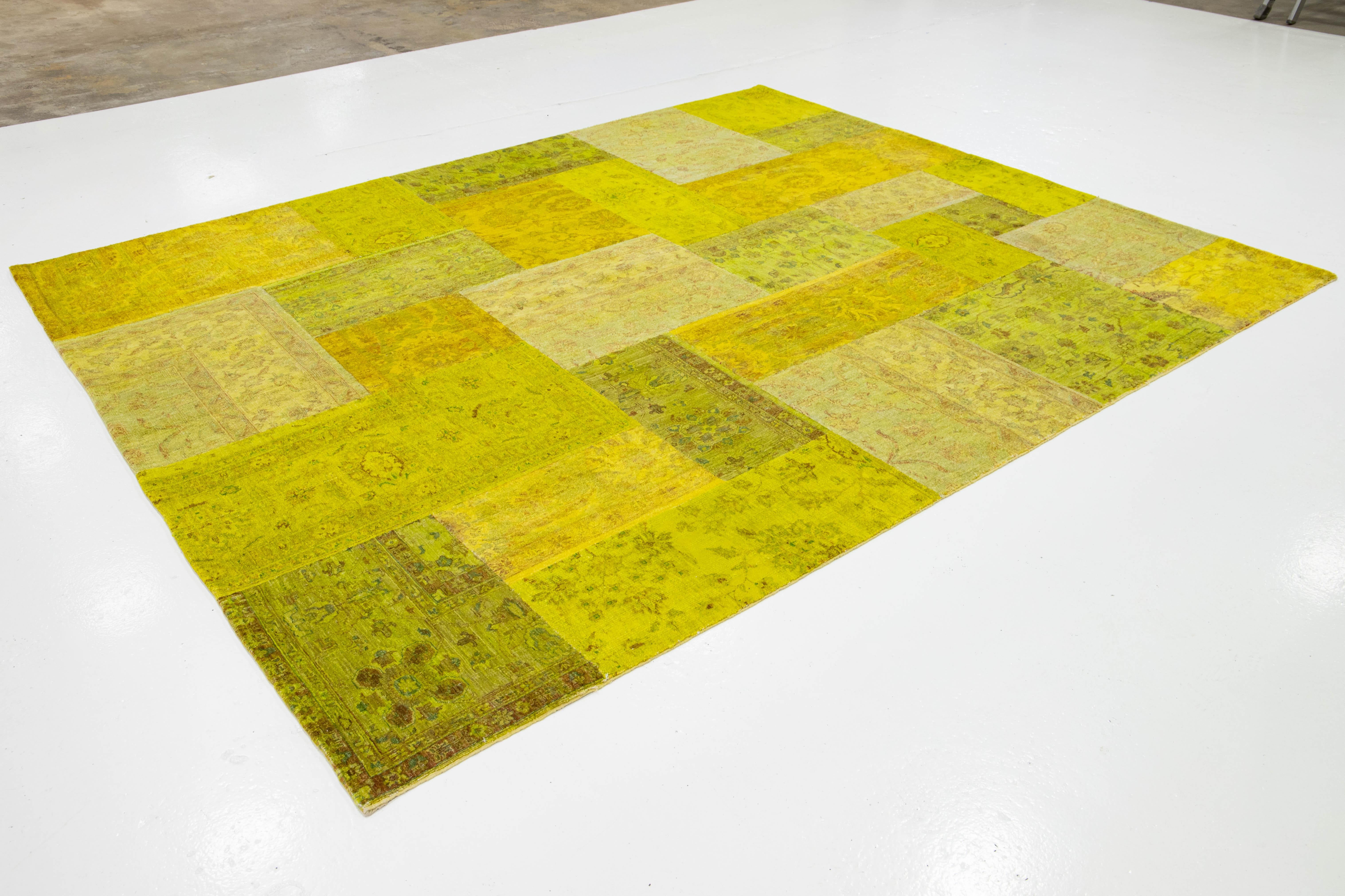 Pakistano Tappeto moderno in lana patchwork realizzato a mano in verde con disegno allover in vendita