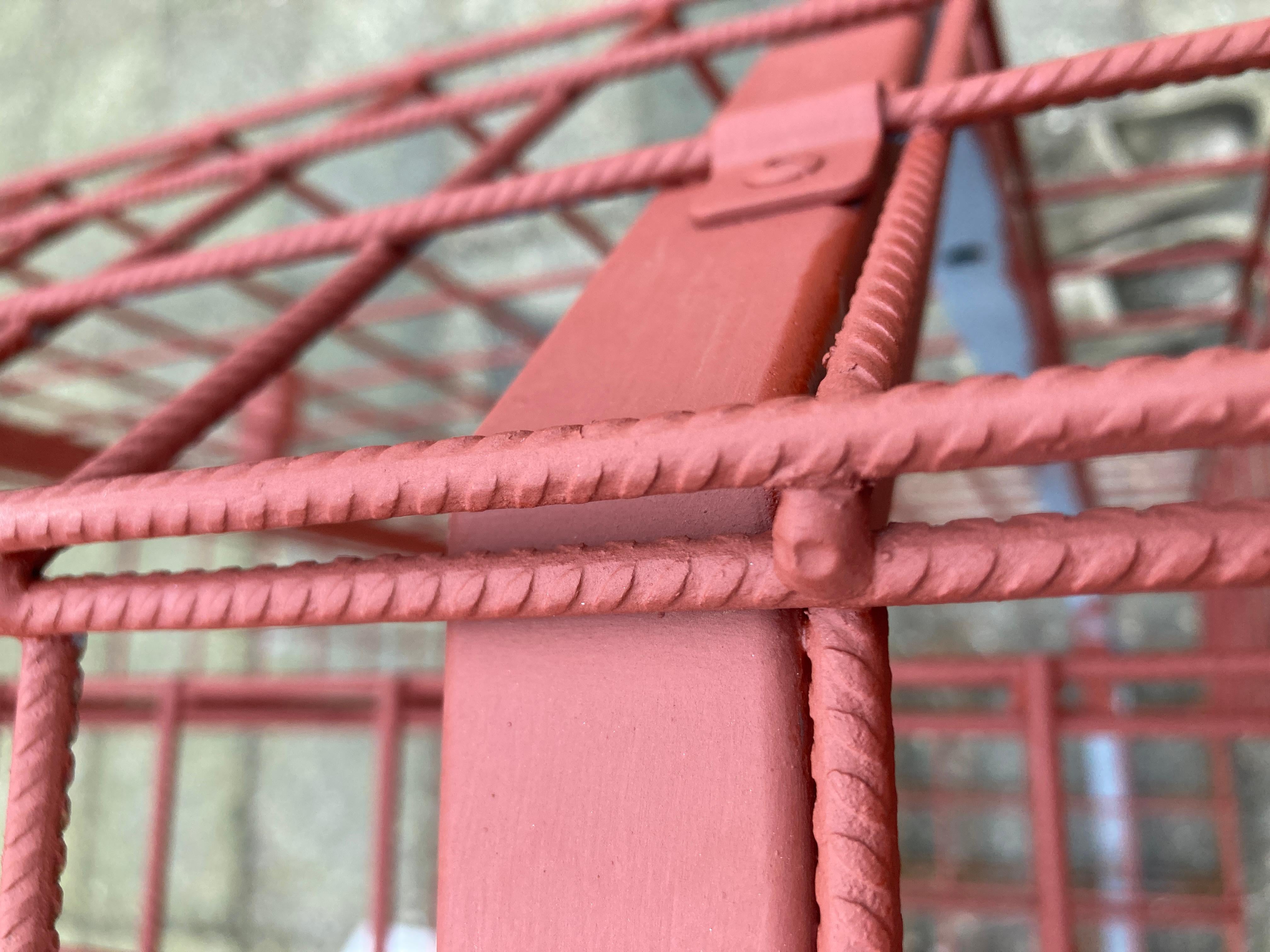 Fatto a mano Moderna cassa artigianale in acciaio con ripiani fluttuanti in vetro Design olandese fatto a mano in vendita