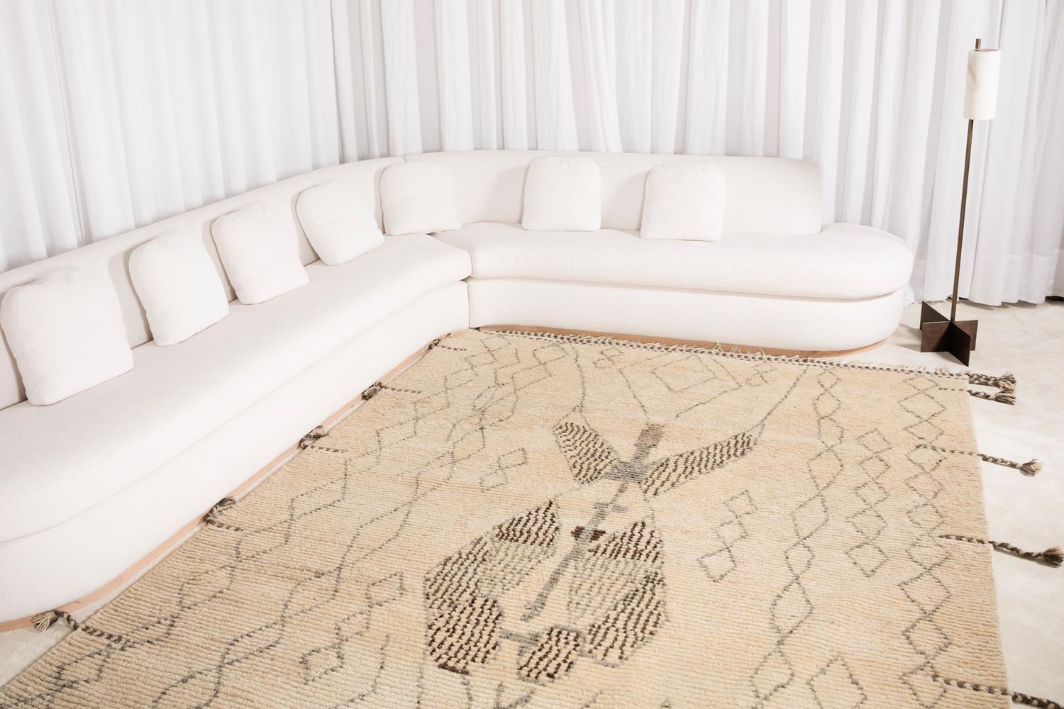 Moderner handgeknüpfter Teppich aus 100% Wolle Hochflor-Texturen Weiß, Brown & Greige Rafiki im Angebot 5