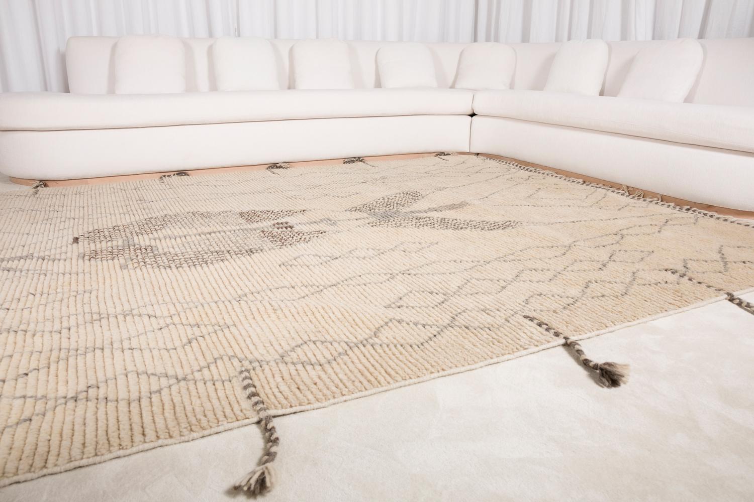 Moderner handgeknüpfter Teppich aus 100% Wolle Hochflor-Texturen Weiß, Brown & Greige Rafiki im Angebot 9