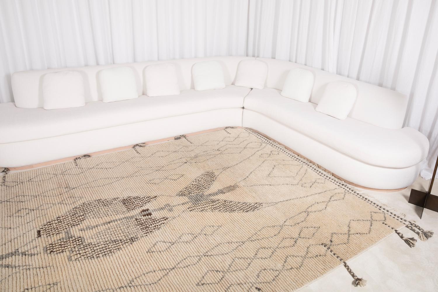 Moderner handgeknüpfter Teppich aus 100% Wolle Hochflor-Texturen Weiß, Brown & Greige Rafiki im Angebot 13