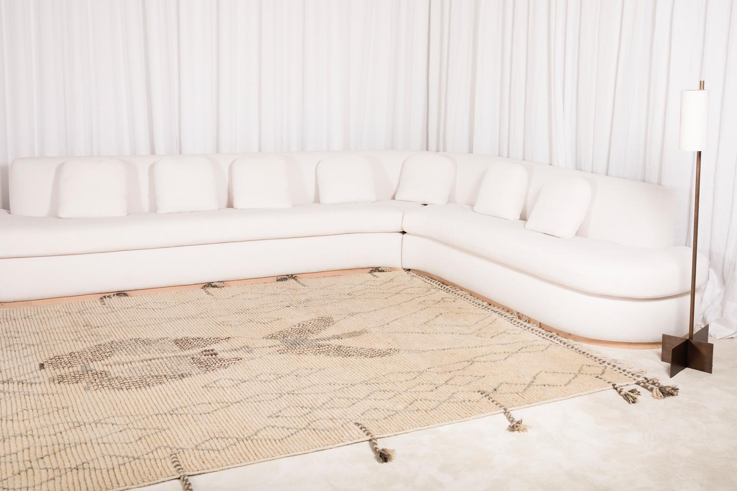 Moderner handgeknüpfter Teppich aus 100% Wolle Hochflor-Texturen Weiß, Brown & Greige Rafiki im Zustand „Neu“ im Angebot in Madrid, ES
