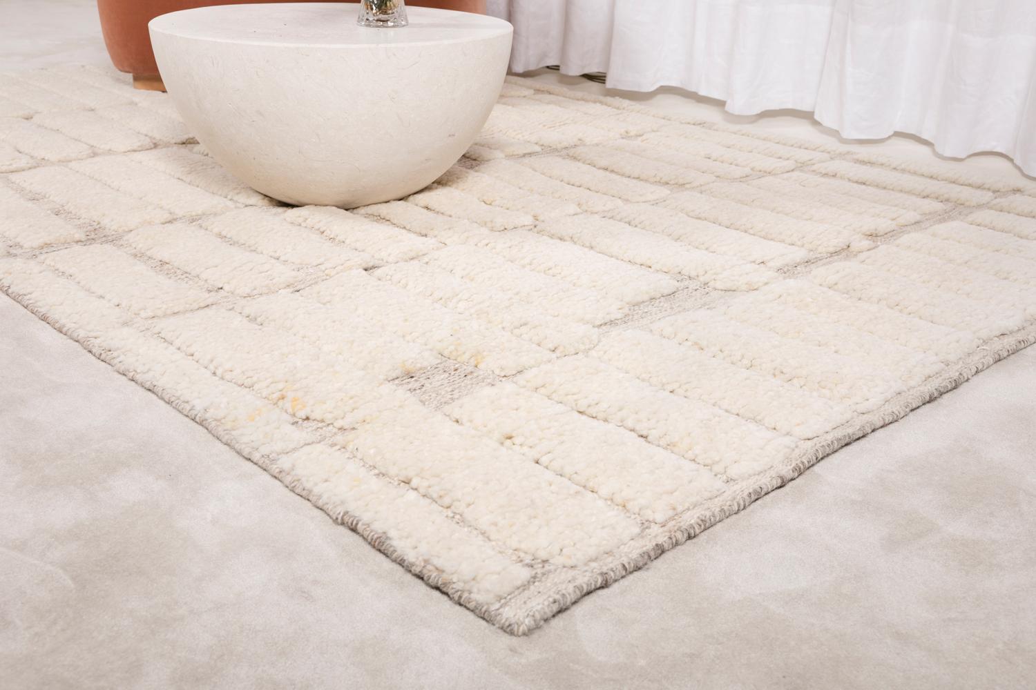 Modern Handknotted 100% Wool Rug High Pile Textures White&Greige Nzuri For Sale 11