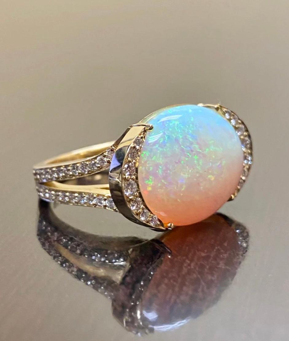 Moderner handgefertigter Diamantring aus 18 Karat Gelbgold mit 10,90 Karat ovalem australischem Opal im Angebot 8
