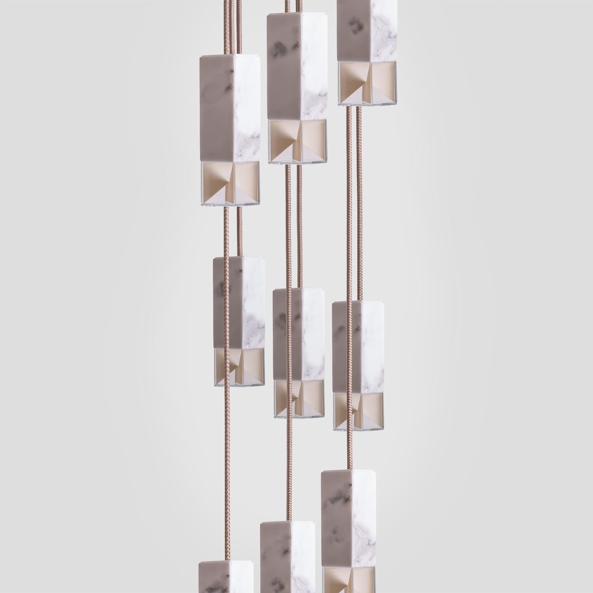 Deckenleuchte Calacatta-Marmor-Kronleuchter mit 9 Lichtern, Italien, handgefertigt von Formaminima (Moderne) im Angebot