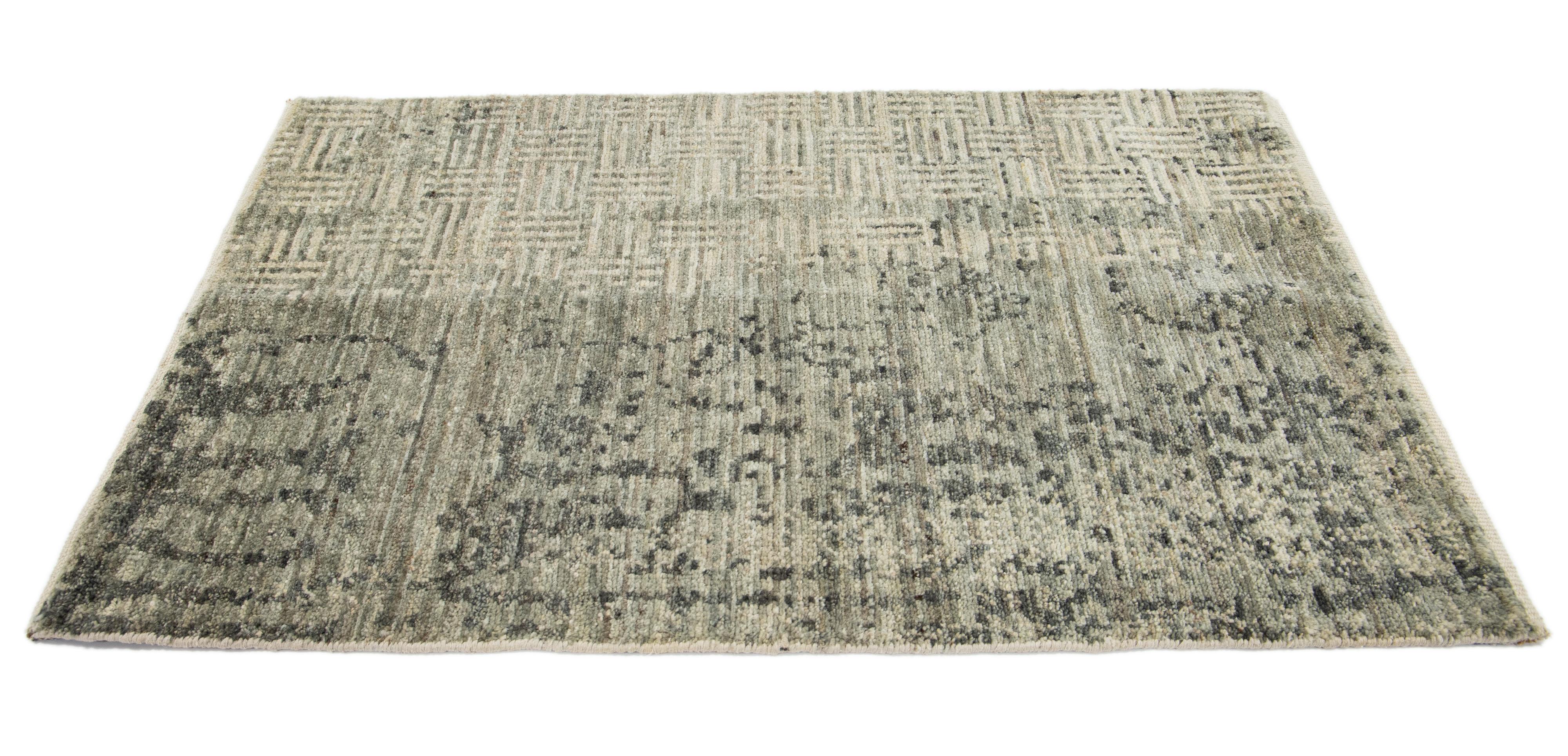 Der moderne Wollteppich von Apadana. Kundenspezifische Größen und Farben auf Bestellung. 

MATERIAL: Wolle 
Techniken: Handgeknüpft
Stil: Modern
Vorlaufzeit: Ca. 15-16 Wochen verfügbar 
Farben: Wie abgebildet, andere individuelle Farben sind