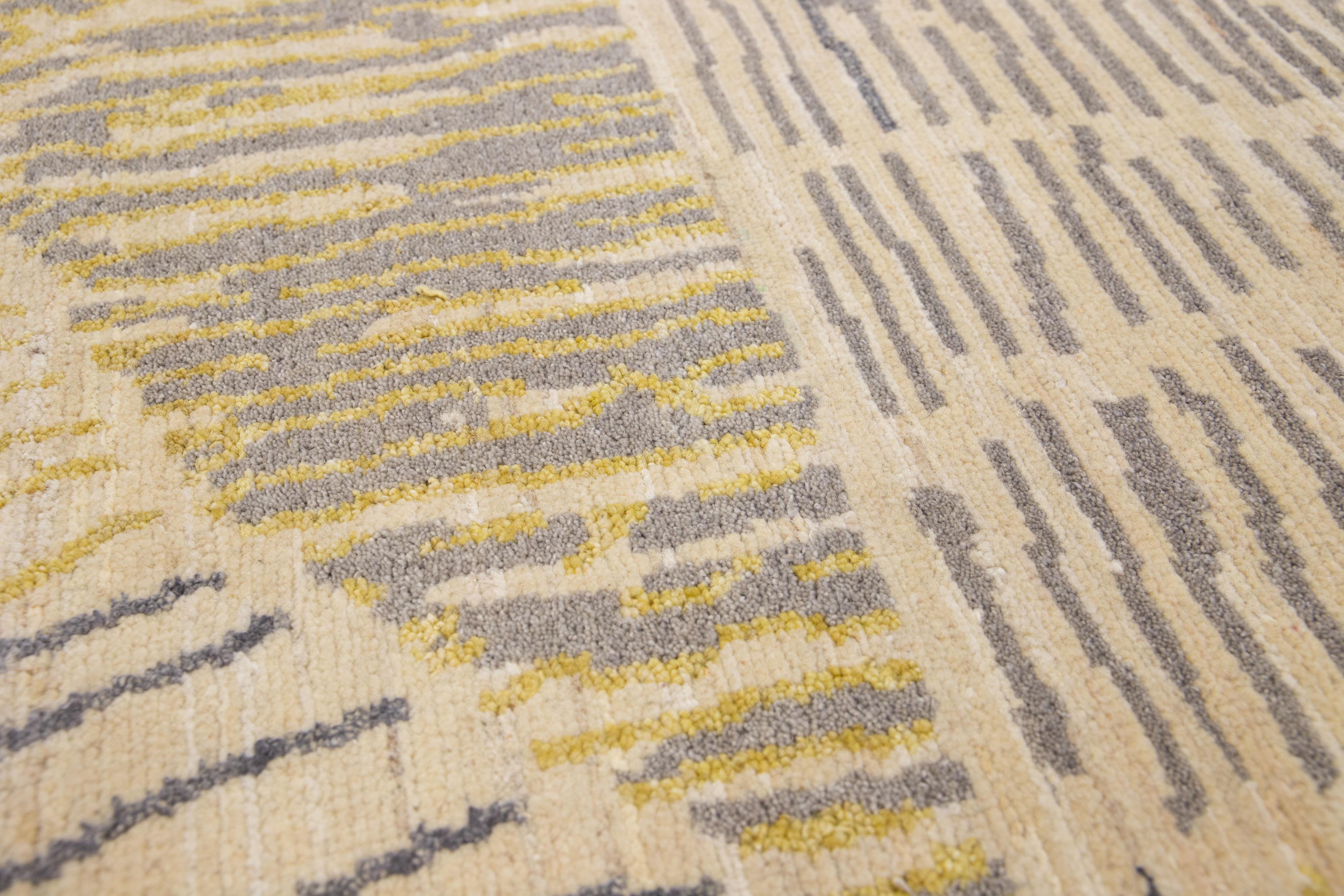 Apadana's Modern Abstract Wollteppich nach Maß. Kundenspezifische Größen und Farben auf Bestellung.

MATERIAL: Wolle.
Techniken: Handgeknüpft.
Stil: Modern.
Vorlaufzeit: Ca. 15-16 Wochen verfügbar.
Farben: Wie abgebildet, andere individuelle Farben