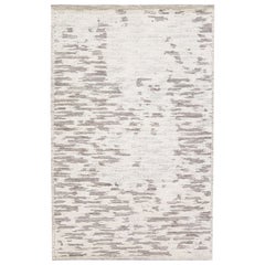 Tappeto moderno fatto a mano in stile marocchino astratto in lana beige di Apadana