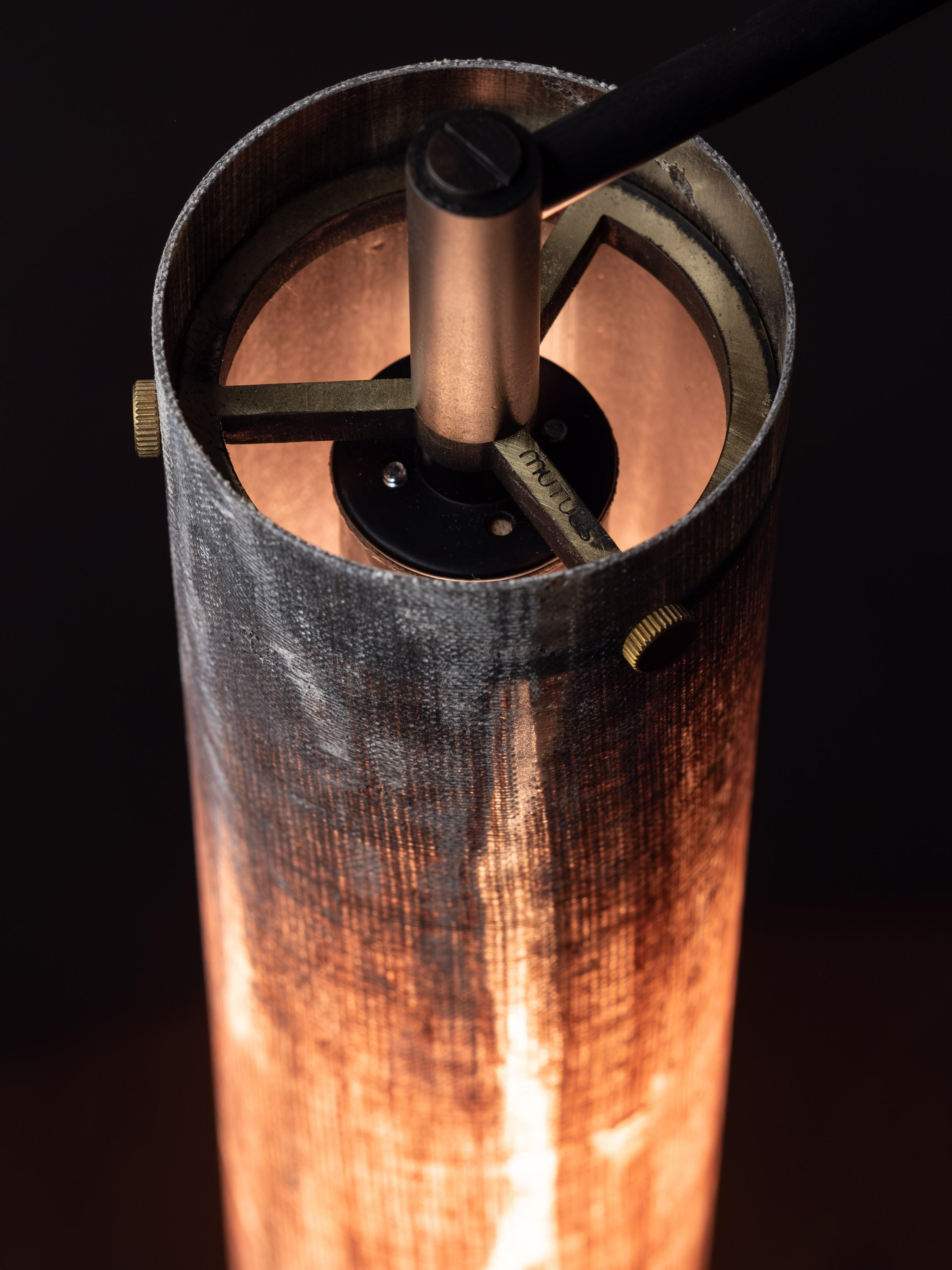 Sconce moderne fatte a mano in lino micarta, ottone annerito di Studio Mutuus in vendita 1