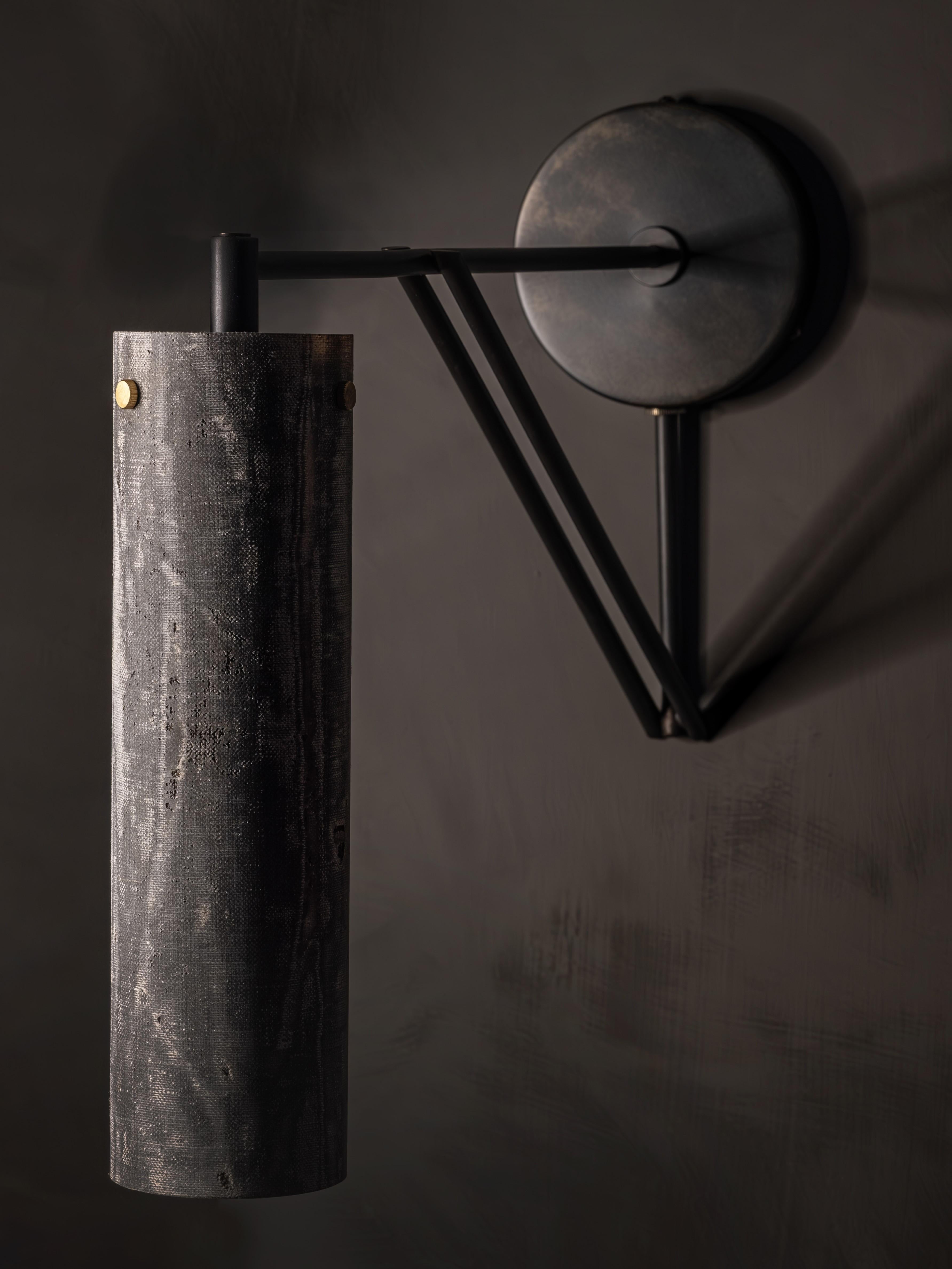 Sconce moderne fatte a mano in lino micarta, ottone annerito di Studio Mutuus In condizioni Nuovo in vendita a Seattle, WA