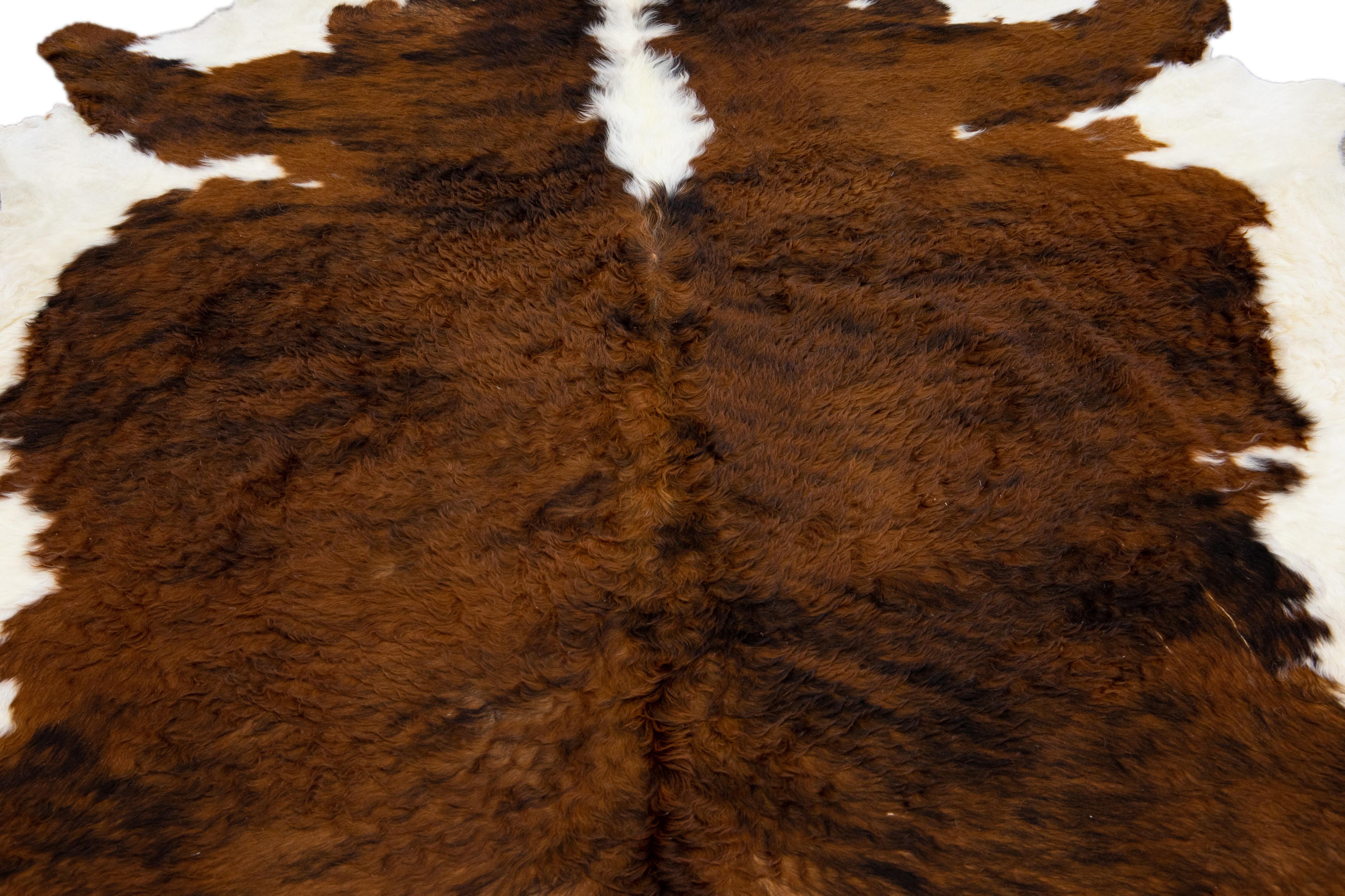 Modern Handmade Brown Rustic Cowhide Rug In New Condition For Sale In Norwalk, CT