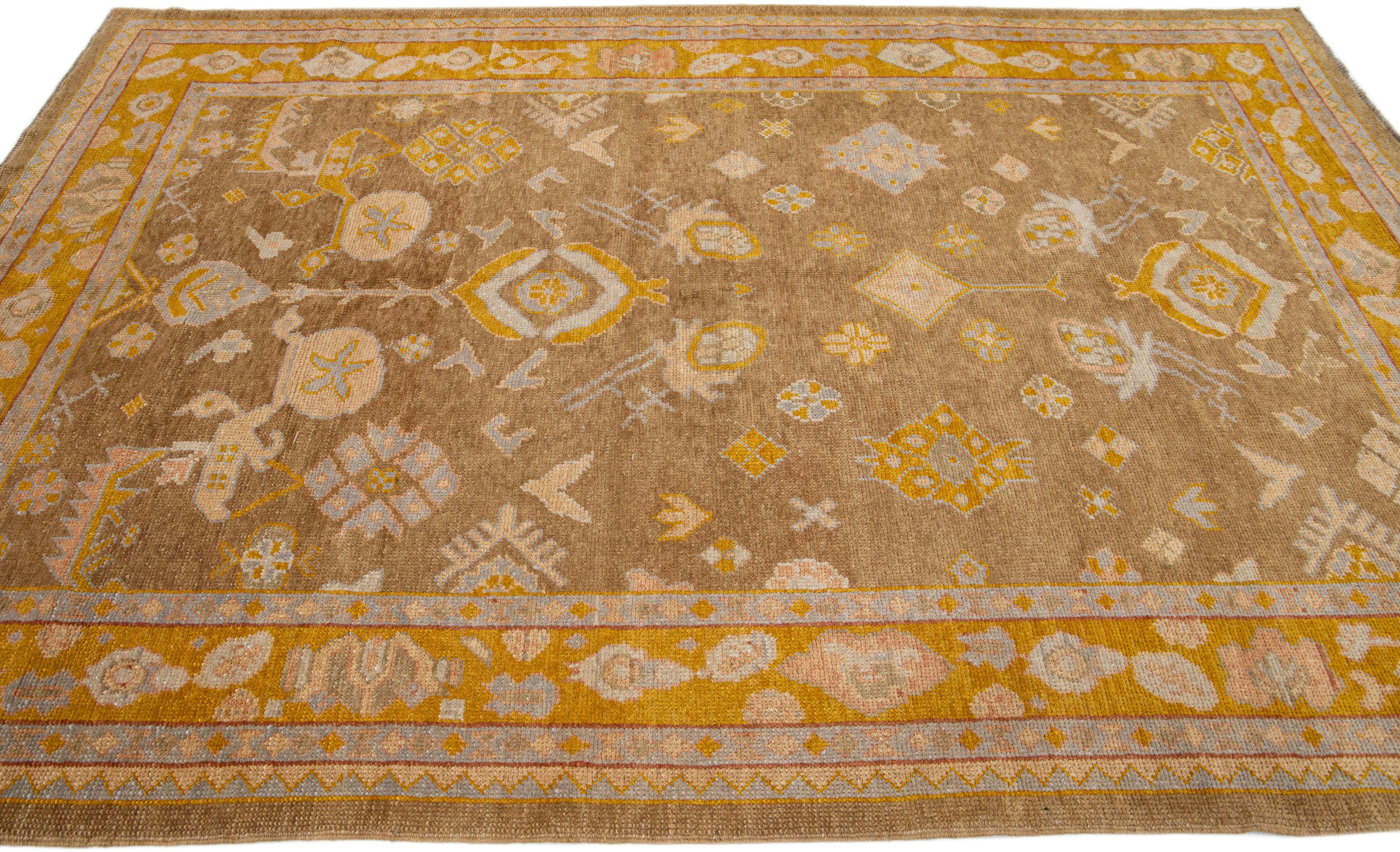 Modern Handmade Brown Turkish Oushak Wool Rug with Floral Design In New Condition For Sale In Norwalk, CT