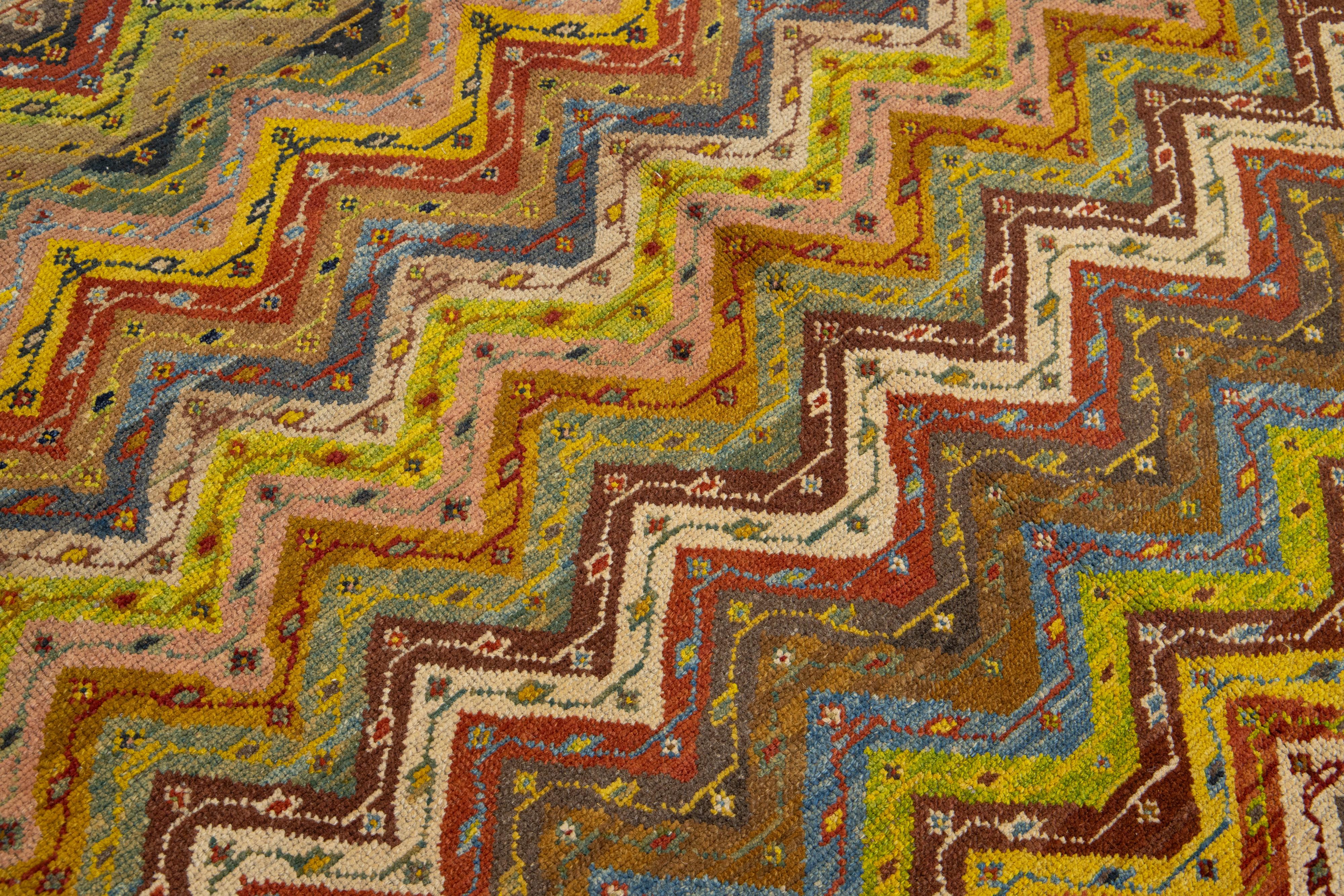 Tapis moderne déco en laine fait à la main avec un design multicolore en vente 7