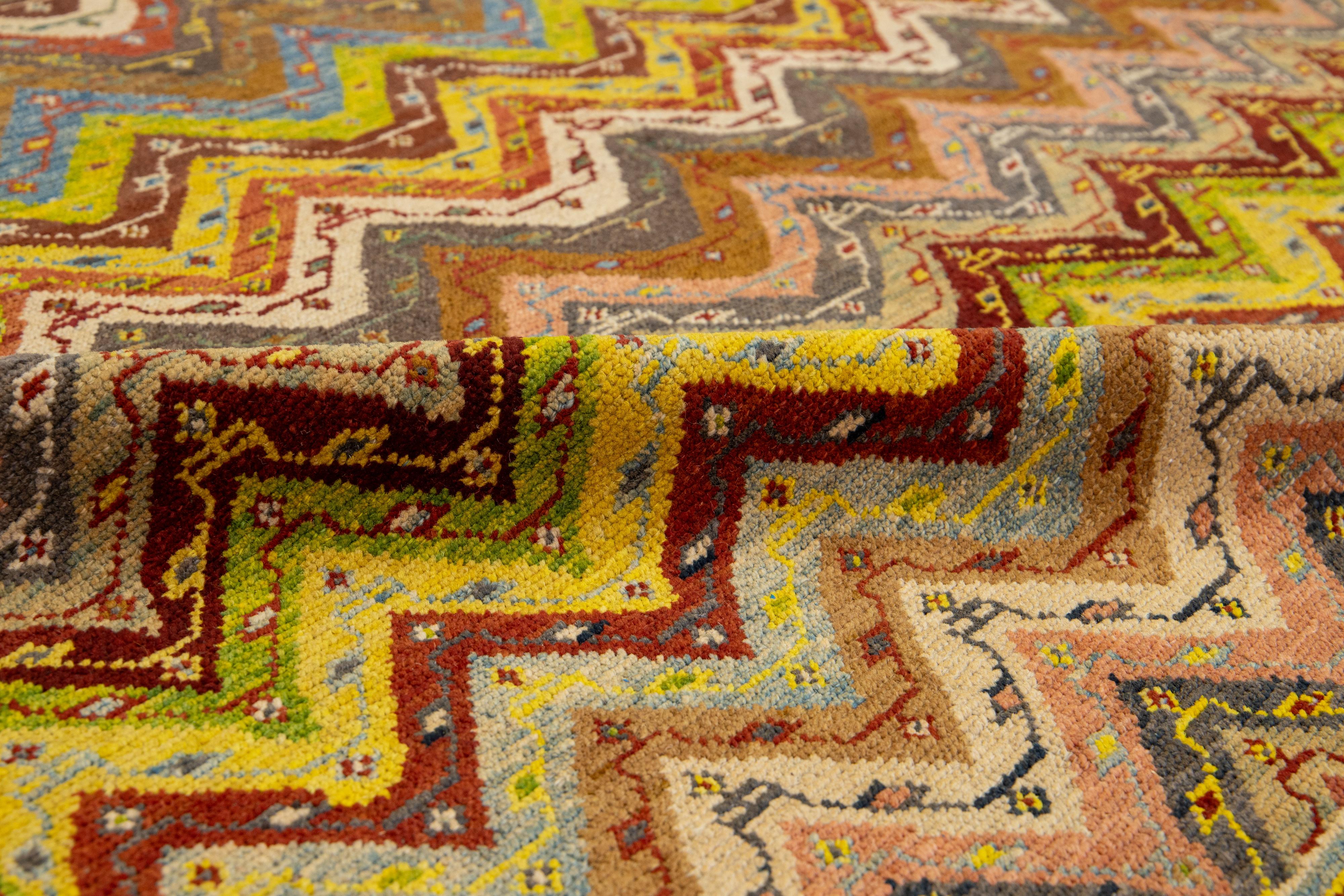 Tapis moderne déco en laine fait à la main avec un design multicolore en vente 3