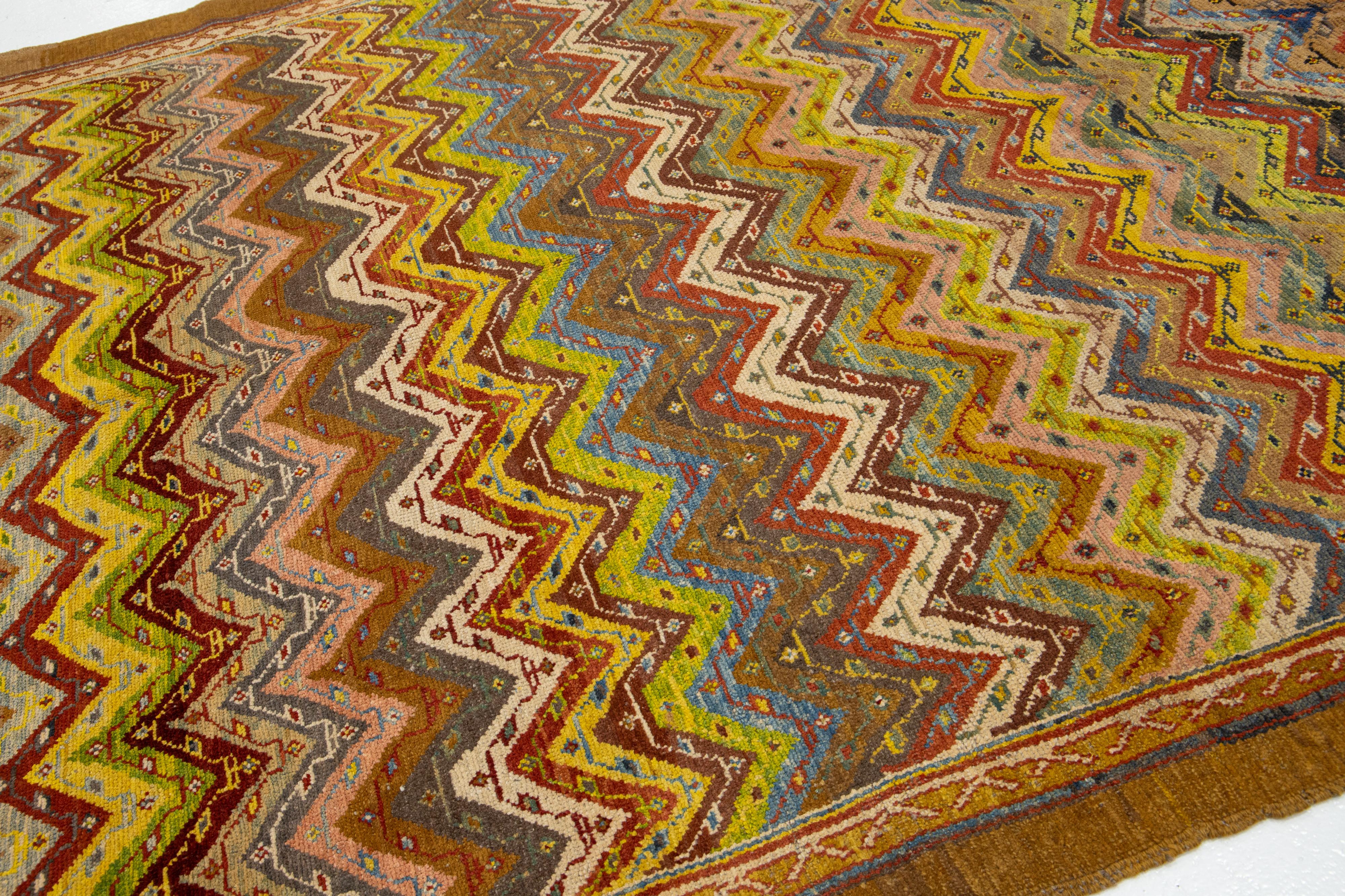 Tapis moderne déco en laine fait à la main avec un design multicolore en vente 2