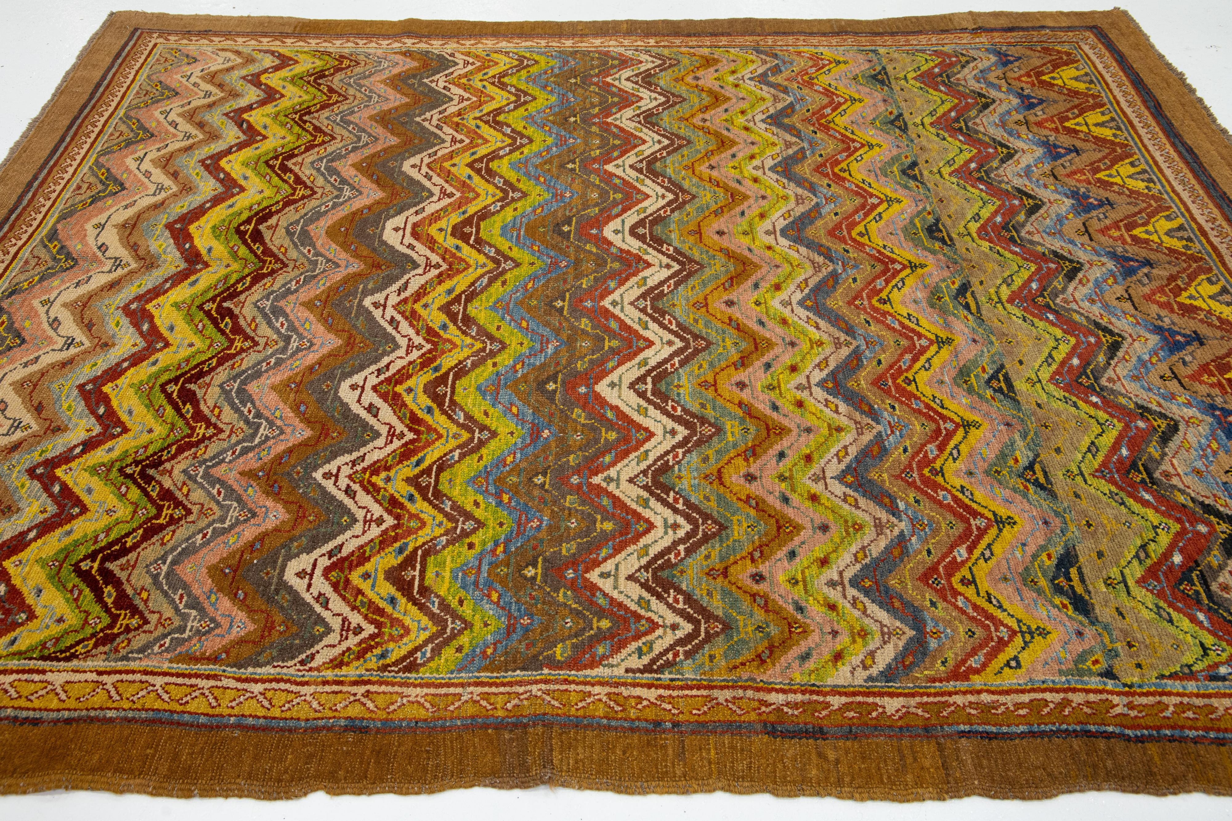 Tapis moderne déco en laine fait à la main avec un design multicolore en vente 4