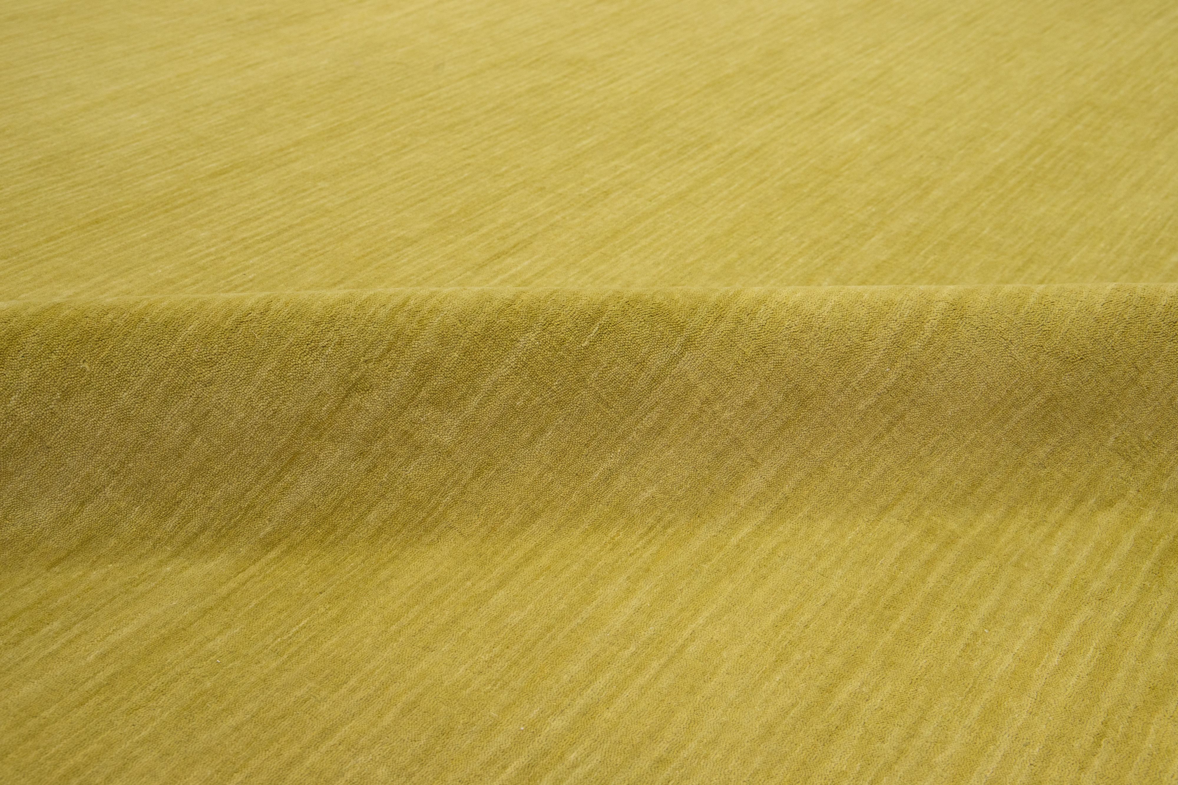 Tappeto moderno fatto a mano in lana felpata Gabbeh in Greene & Greene di Apadana in vendita 1