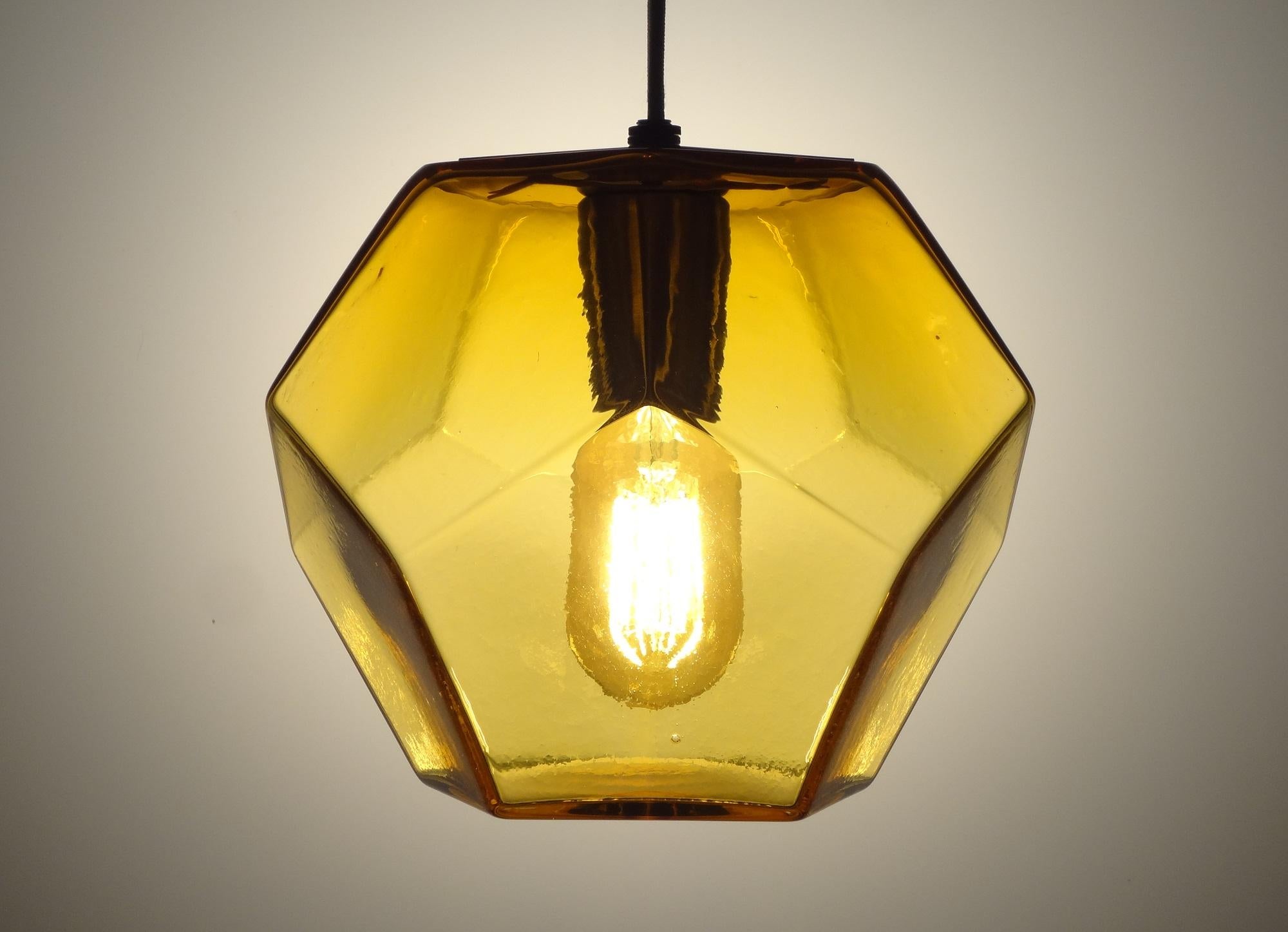 Moderne Lampe à suspension moderne en verre bullé de la série Hedron, fabriquée à la main en vente