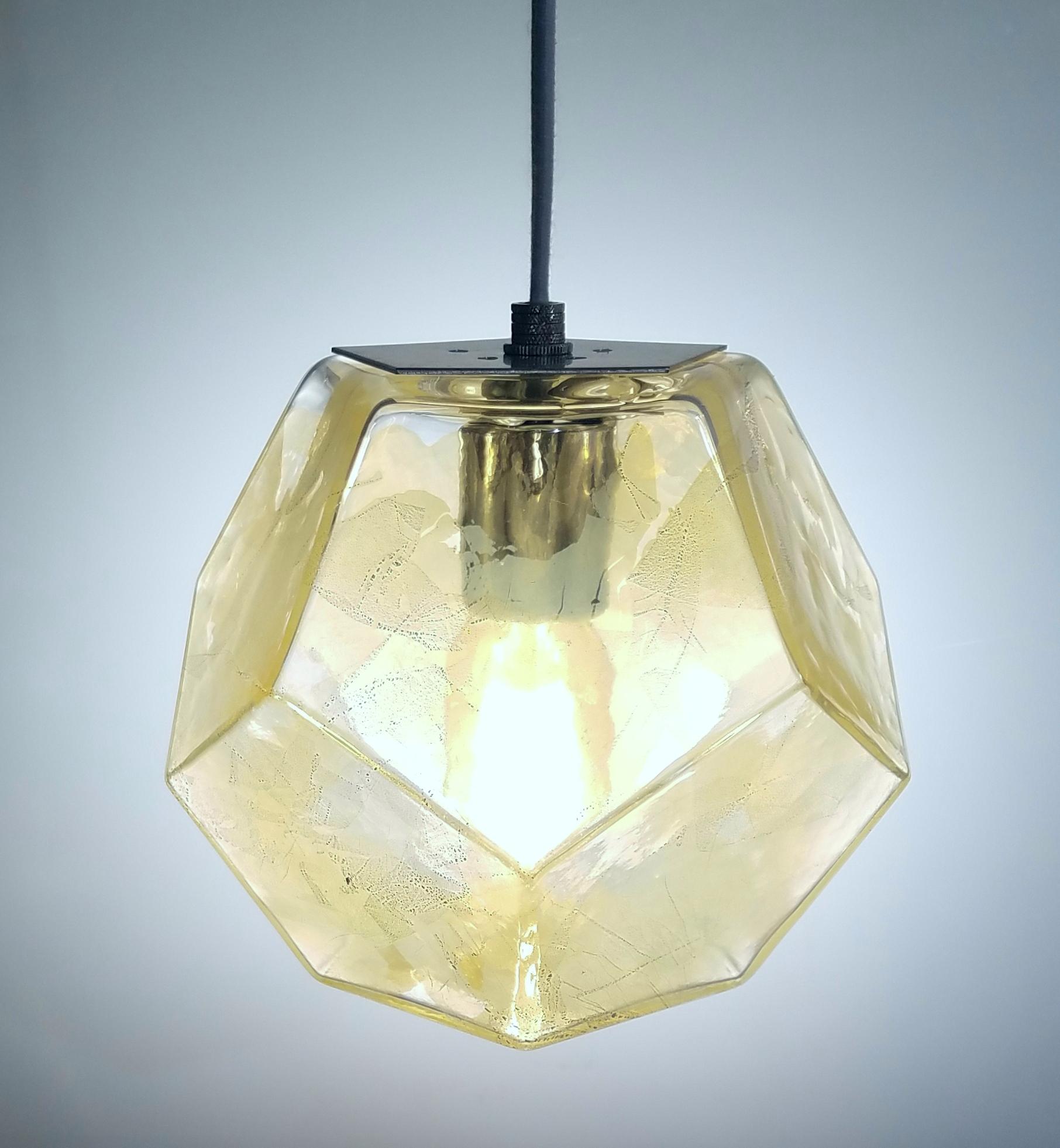 Illuminazione moderna in vetro fatta a mano - Ciondolo serie Hedron trasparente, personalizzabile In condizioni Nuovo in vendita a New York, NY