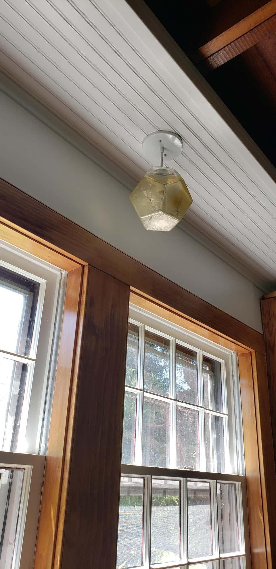 Vetro soffiato Illuminazione moderna in vetro fatta a mano - Ciondolo serie Hedron trasparente, personalizzabile in vendita