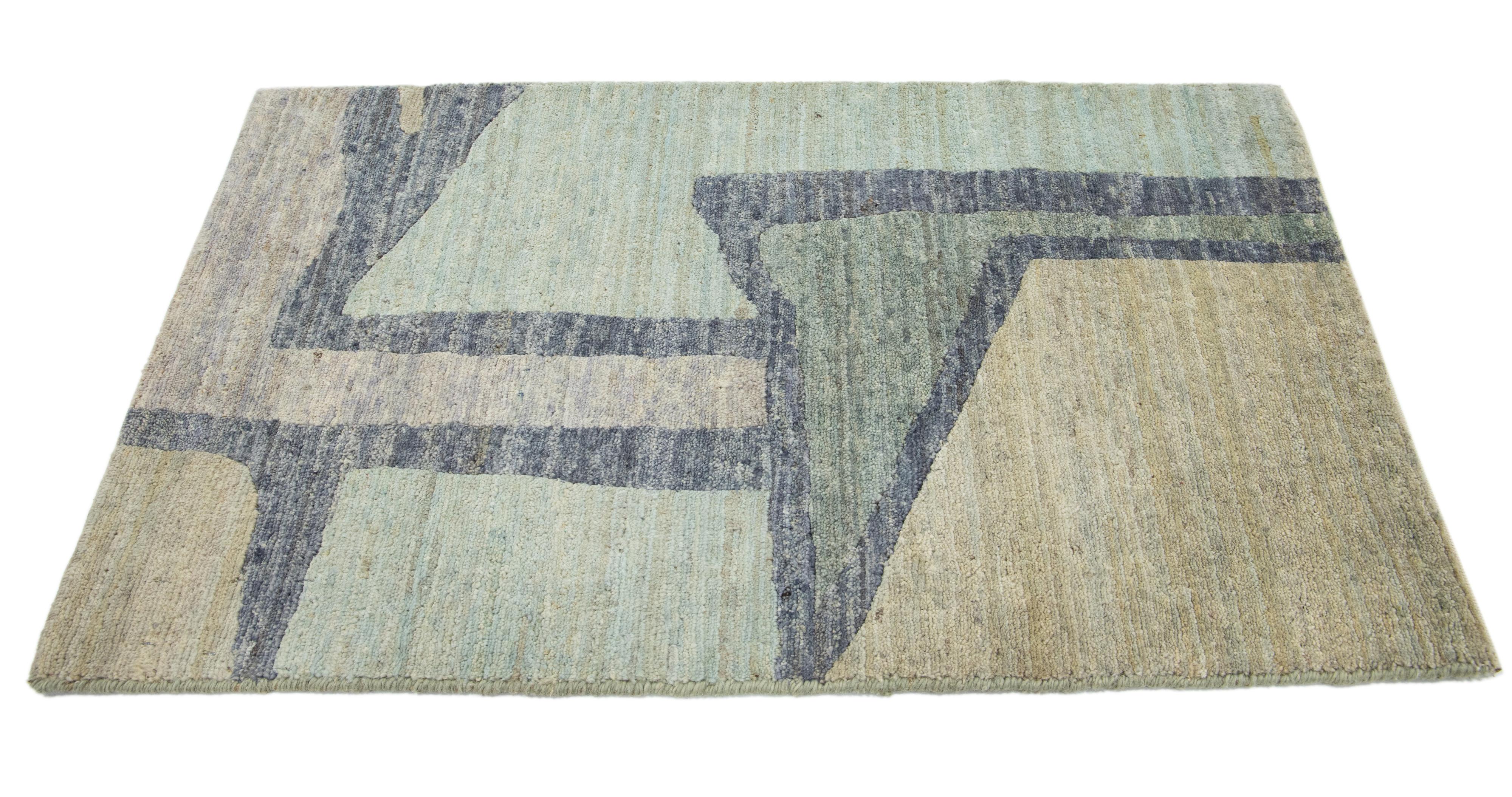 Der moderne Wollteppich von Apadana. Kundenspezifische Größen und Farben auf Bestellung. 

MATERIAL: Wolle 
Techniken: Handgeknüpft
Stil: Modern Abstrakt
Vorlaufzeit: Ca. 15-16 Wochen verfügbar 
Farben: Wie abgebildet, andere individuelle Farben