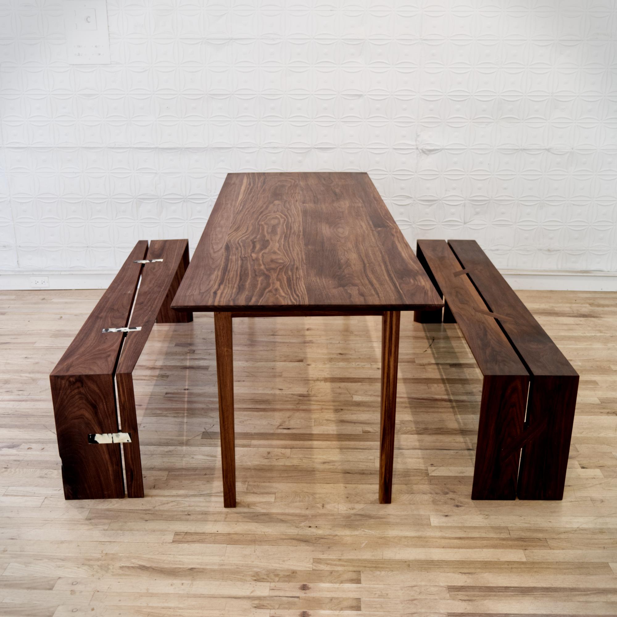 Table de salle à manger moderne en noyer et bois de feuillus, fabriquée à la main Neuf - En vente à Brooklyn, NY