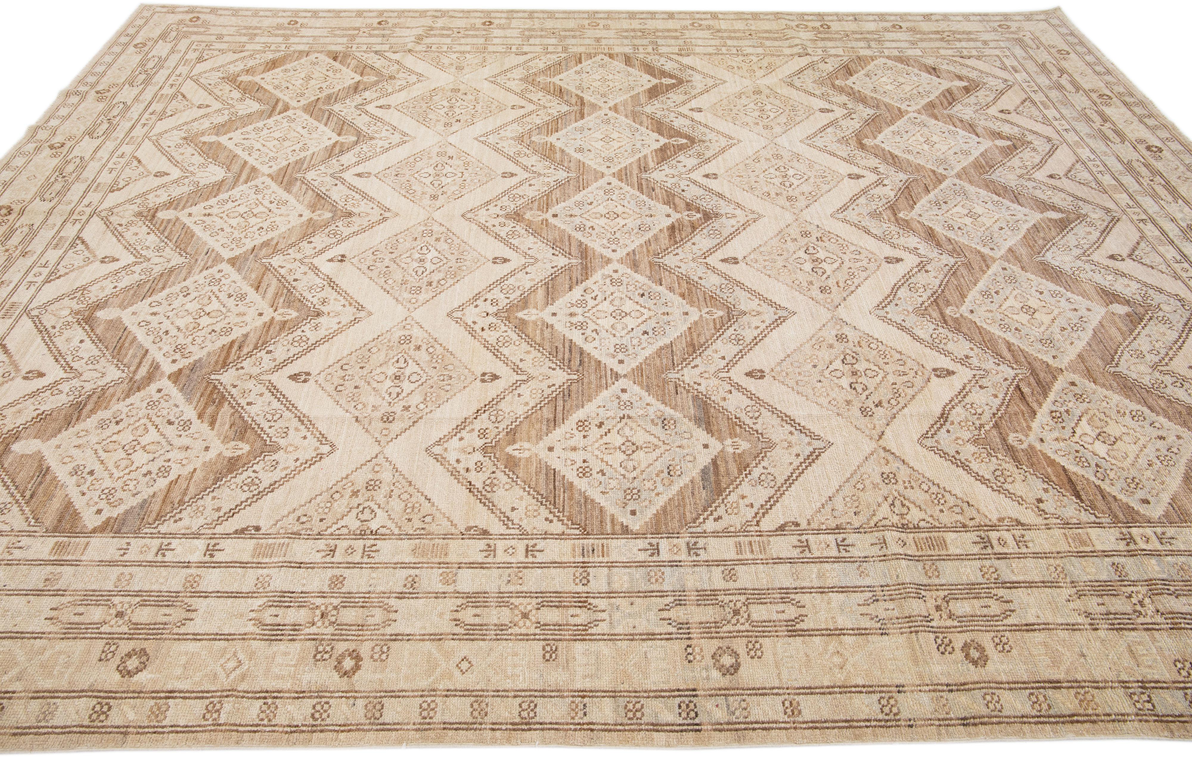 Modern Handmade Indian Peshawar Wool Rug with a Beige Geometric Motif In New Condition For Sale In Norwalk, CT