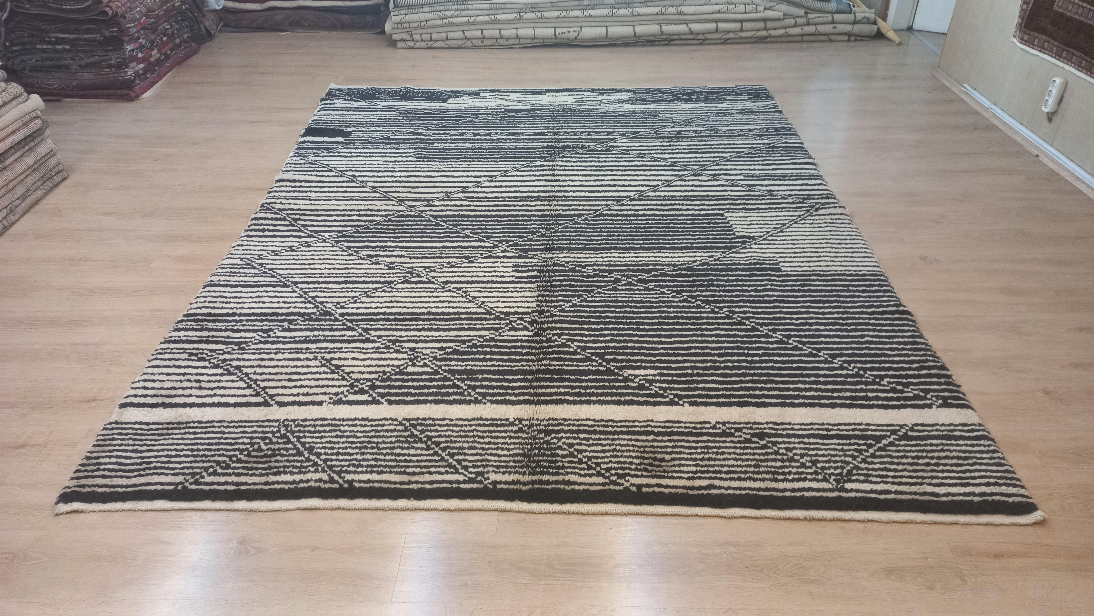 Modern Handmade Moroccan Berber Rug, 100% Natural Wool, Custom Options Available For Sale 5