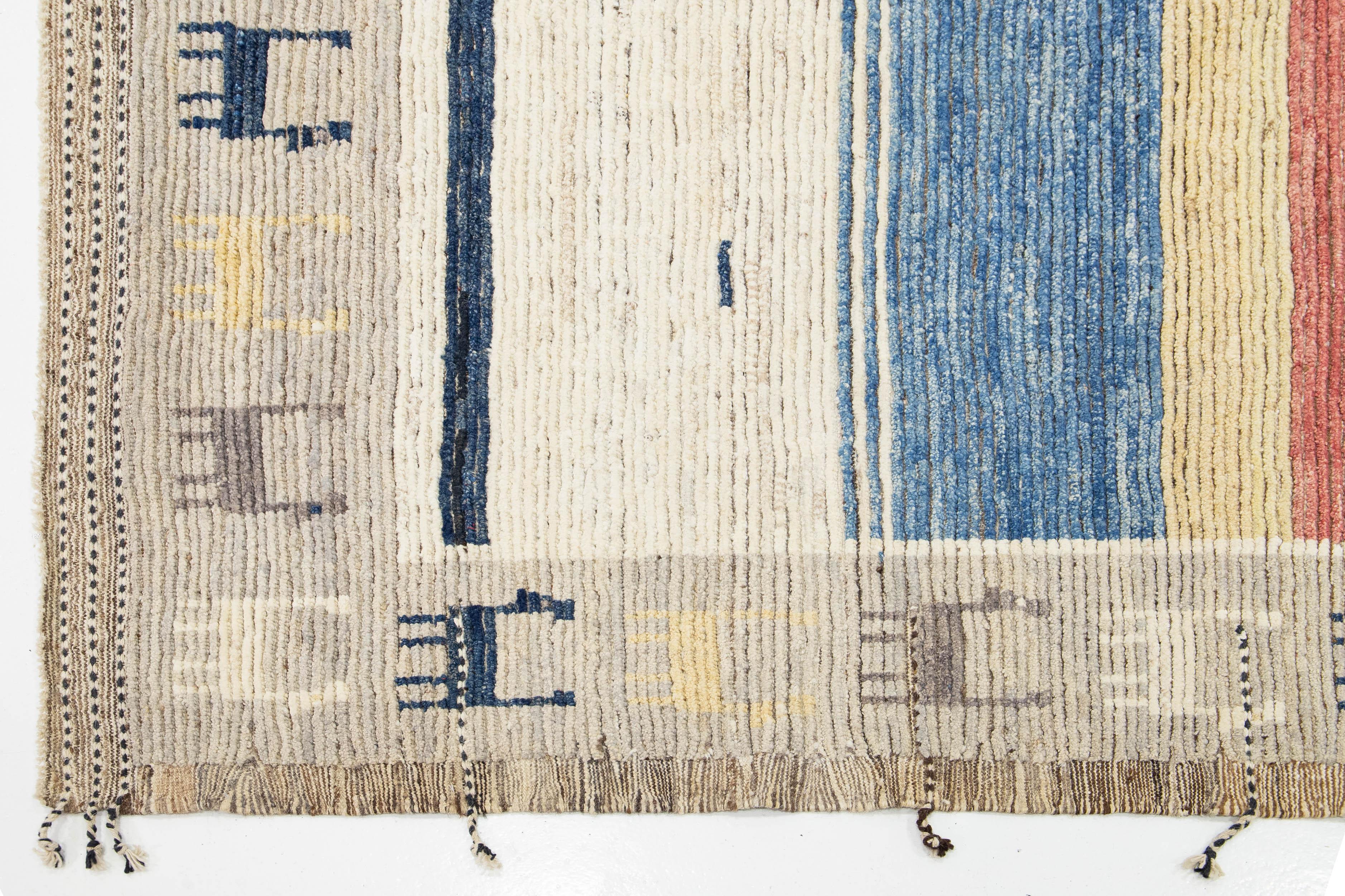 Alfombra Moderna De Lana Estilo Marroquí Hecha A Mano Con Diseño Multicolor Siglo XXI y contemporáneo en venta