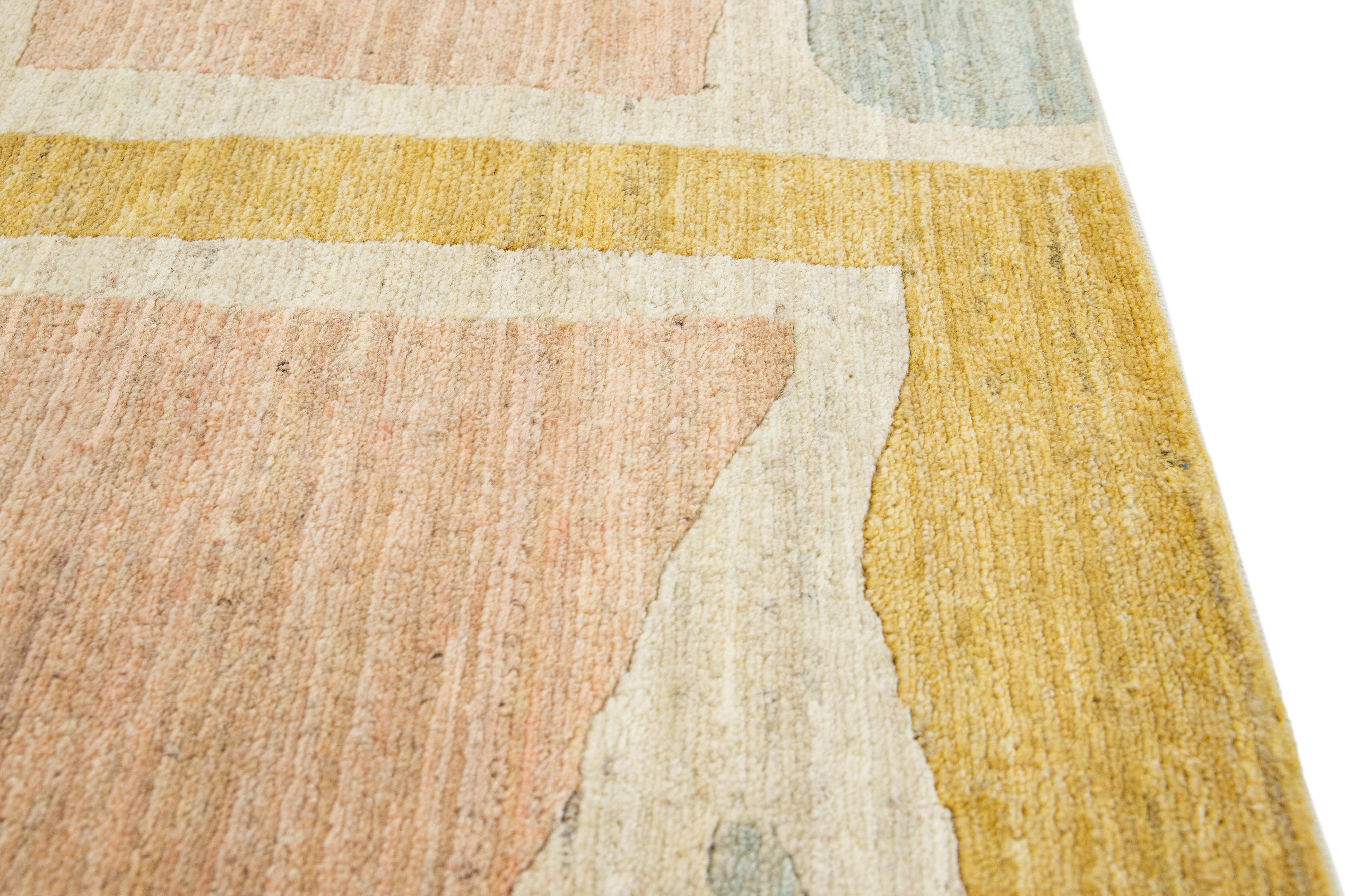 Moderne Tapis en laine moderne abstrait et multicolore fait à la main en vente